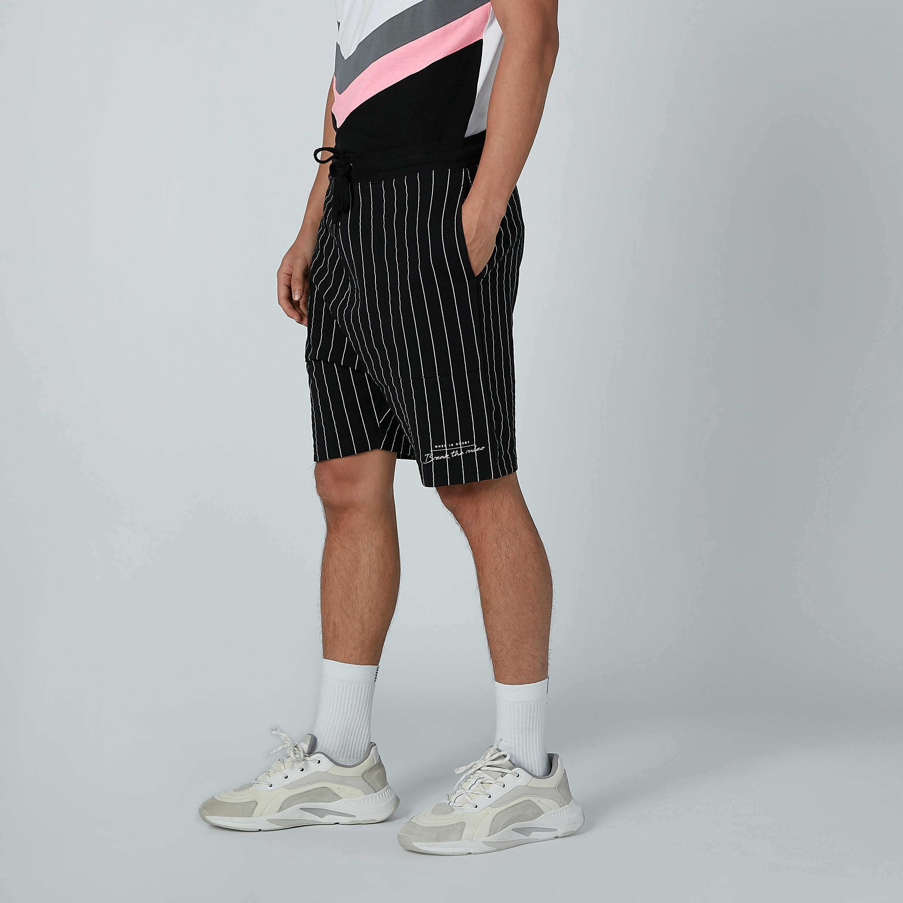 شورت مقلّم بجيوب-men-clothing-bottoms-shorts-image-5
