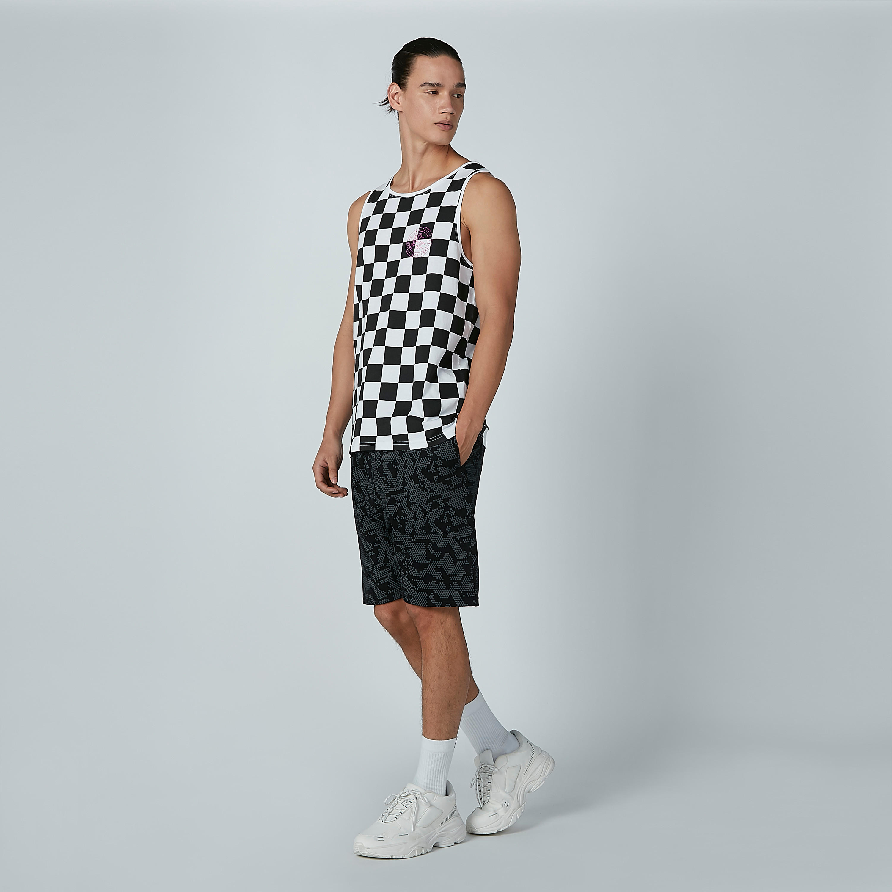 شورت برباط وجيوب وطبعات-men-clothing-bottoms-shorts-image-1