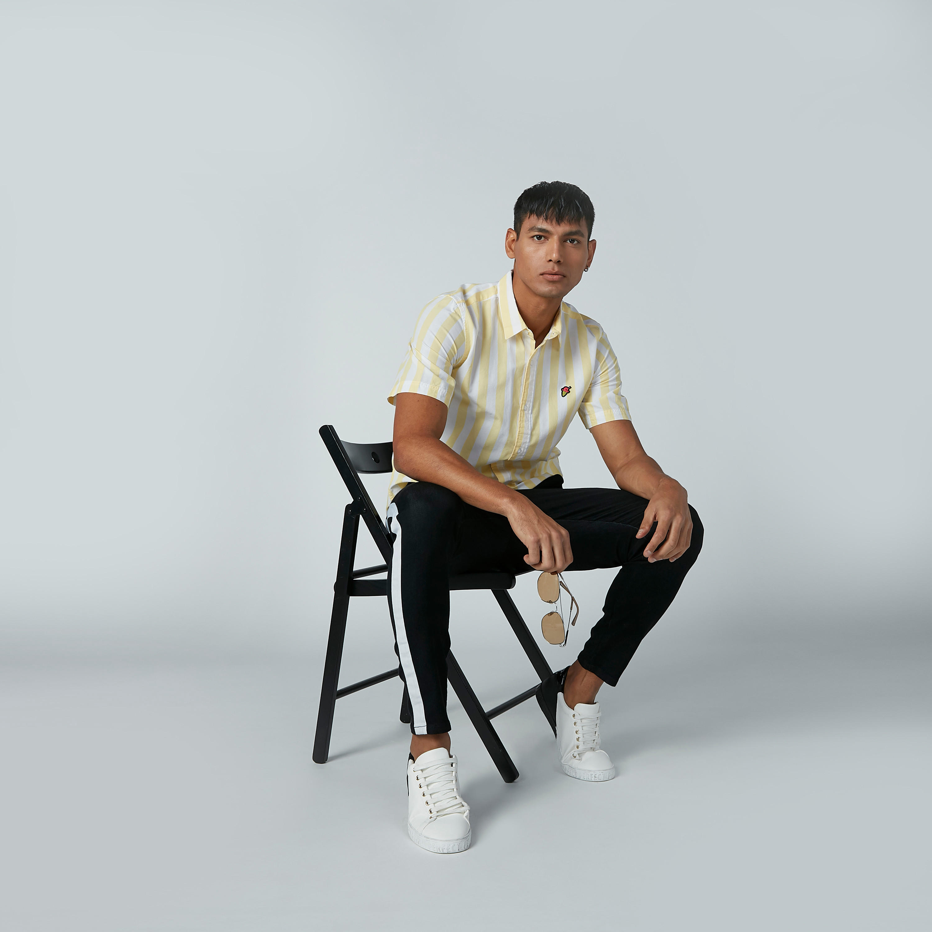 قميص مقلّم بياقة واسعة وأكمام قصيرة-men-clothing-shirts-image-1