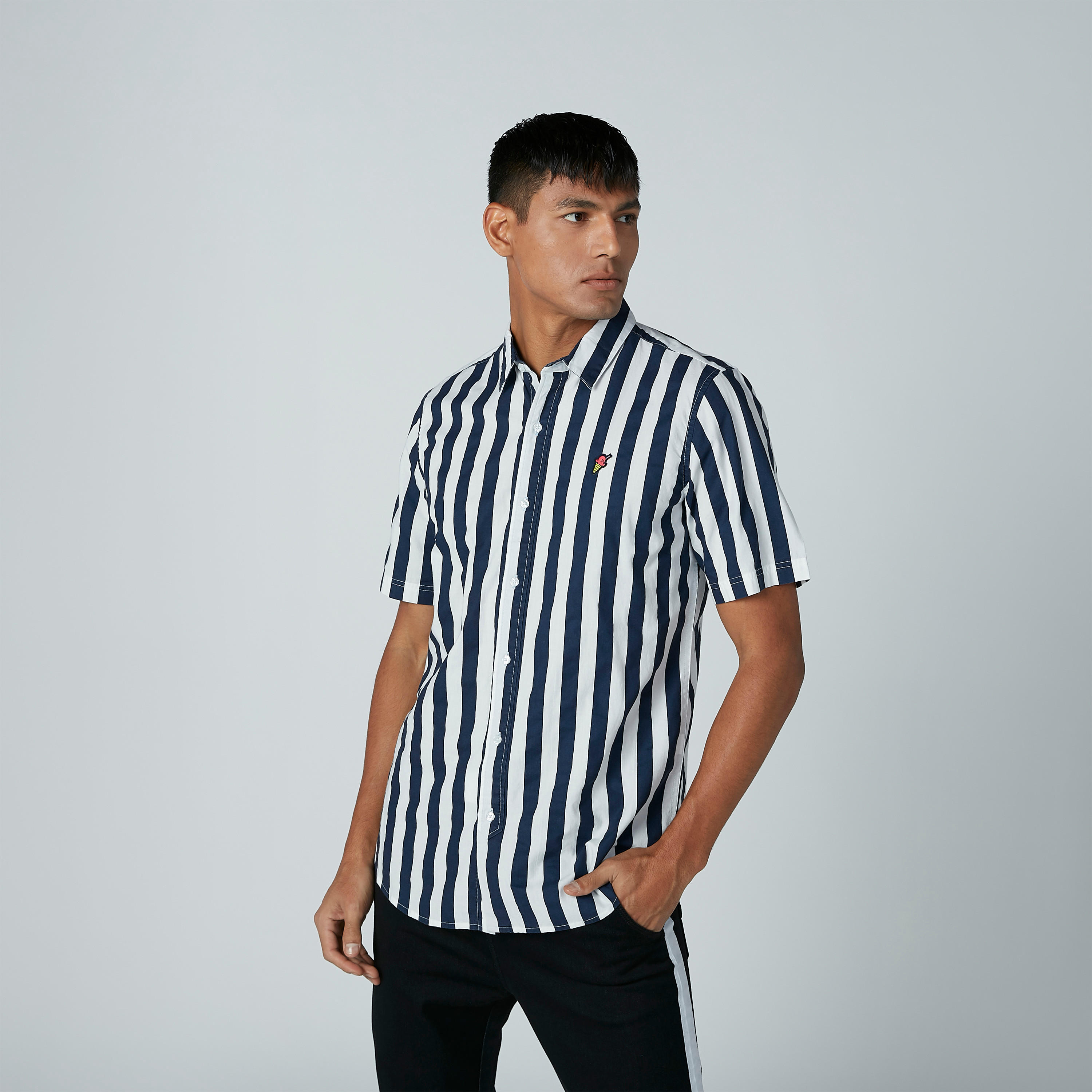 قميص مقلّم بأكمام قصيرة وأزرار-men-clothing-shirts-image-1