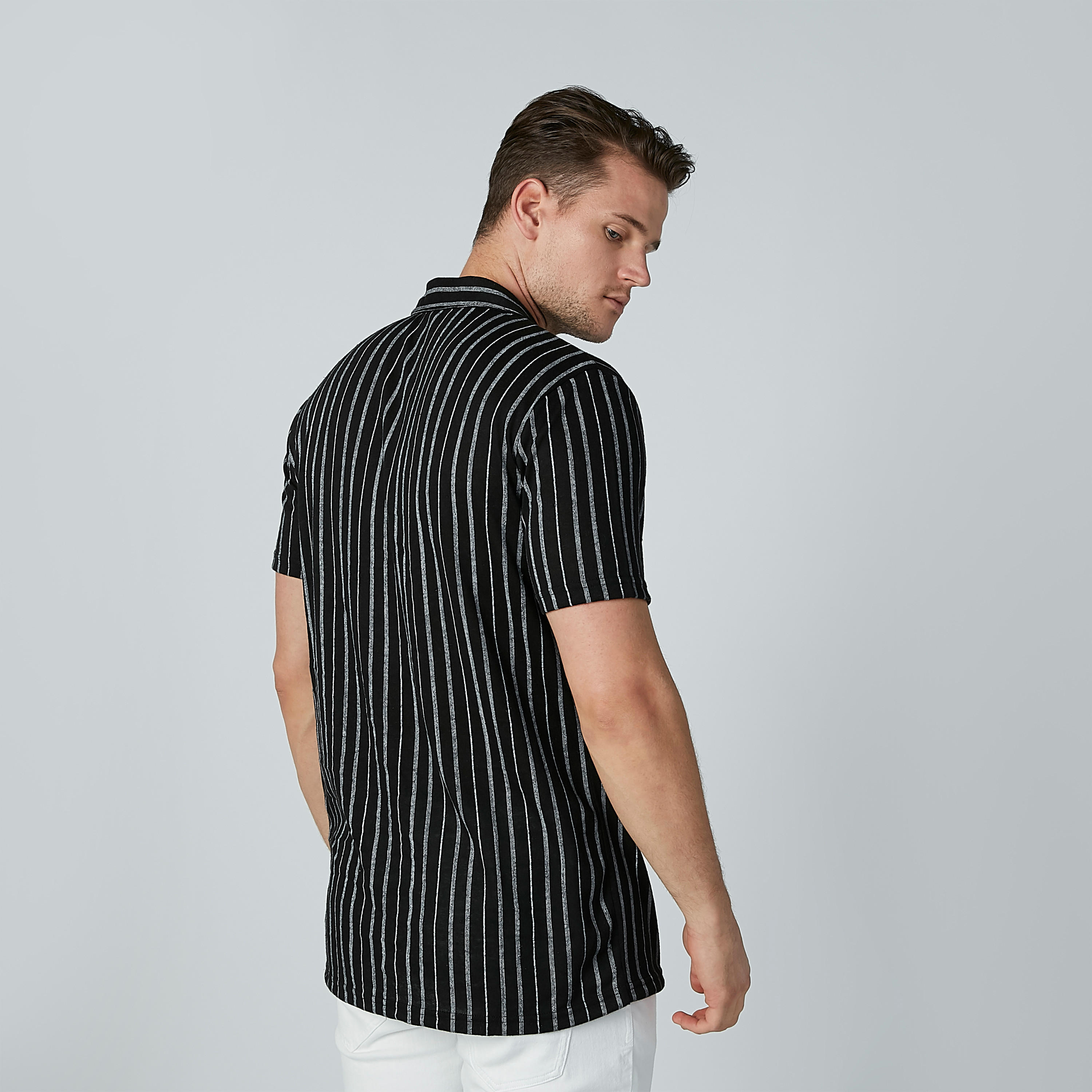 قميص مقلّم بياقة عاديّة وأكمام قصيرة-men-clothing-shirts-image-4
