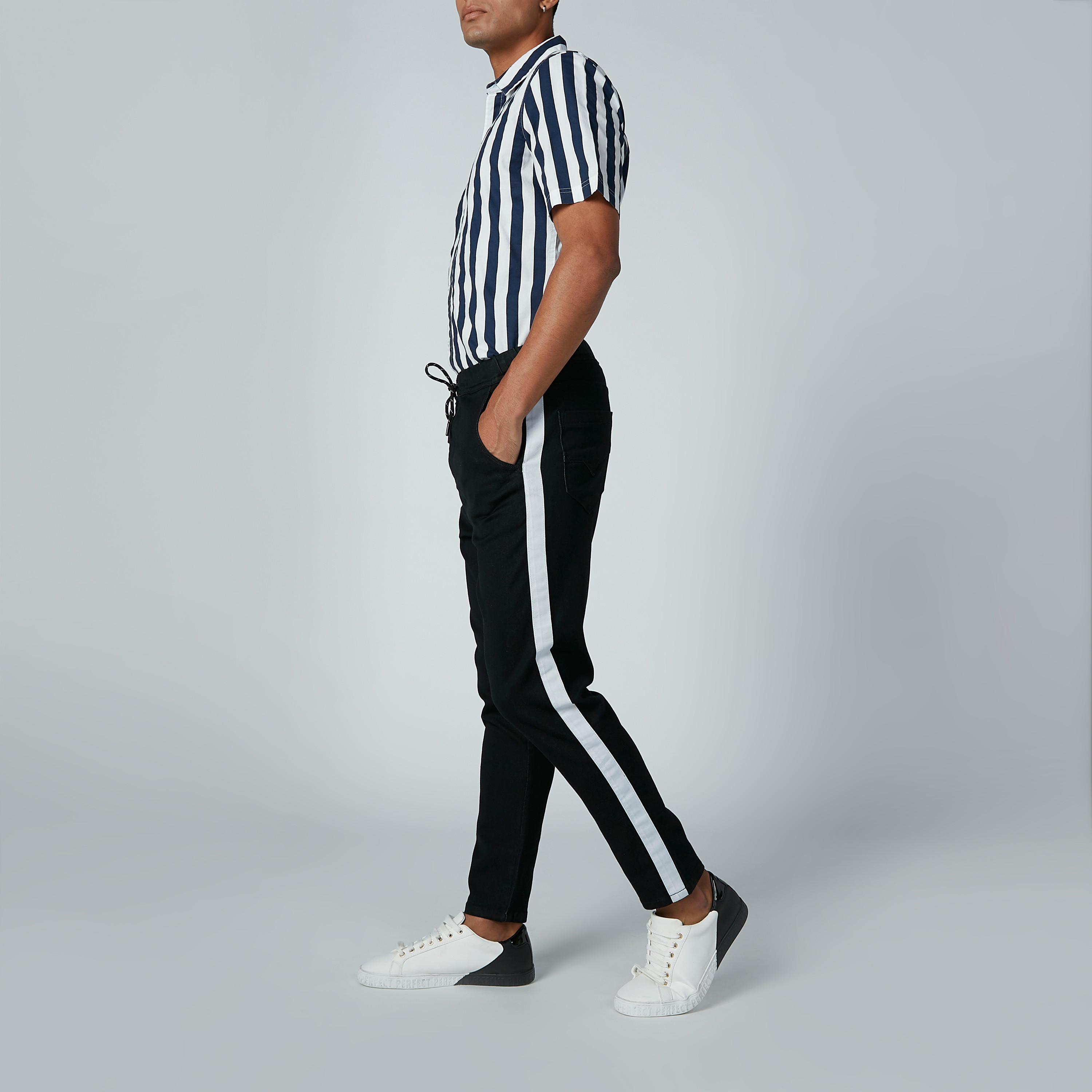 بنطال جينز سادة بجيوب وشريطة-men-clothing-bottoms-jeans-image-1