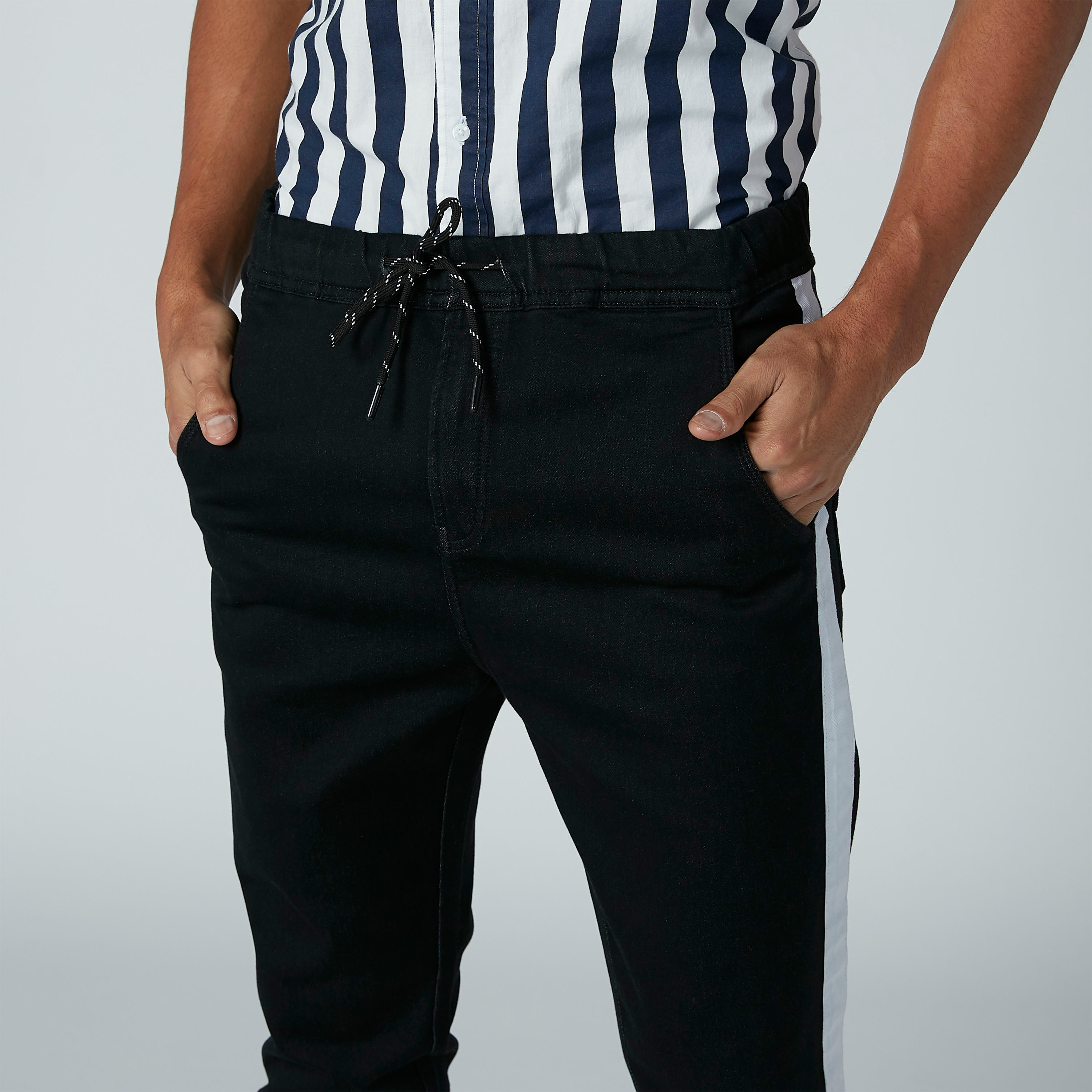 بنطال جينز سادة بجيوب وشريطة-men-clothing-bottoms-jeans-image-2