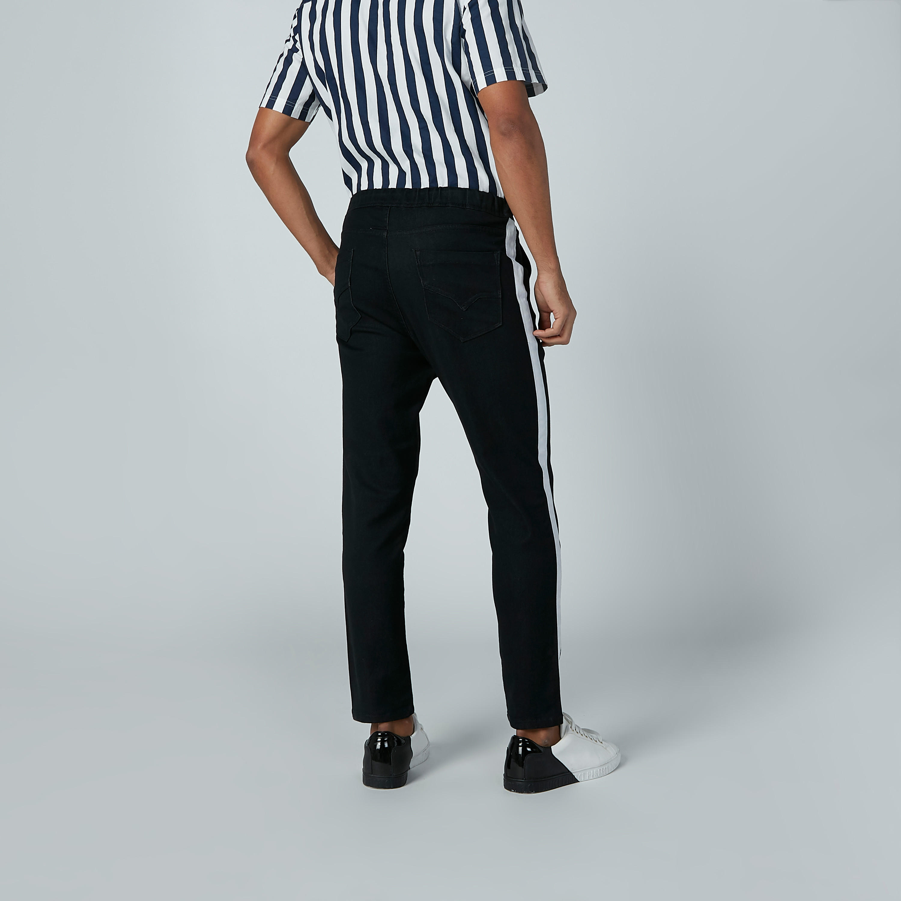 بنطال جينز سادة بجيوب وشريطة-men-clothing-bottoms-jeans-image-3