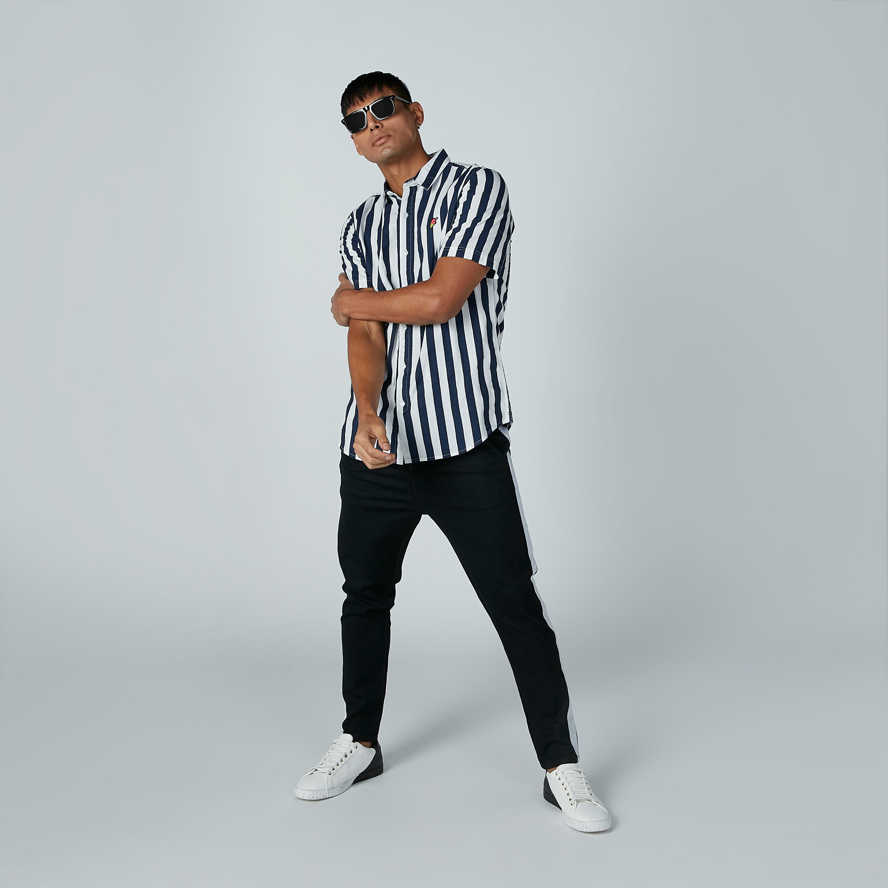 بنطال جينز سادة بجيوب وشريطة-men-clothing-bottoms-jeans-image-4