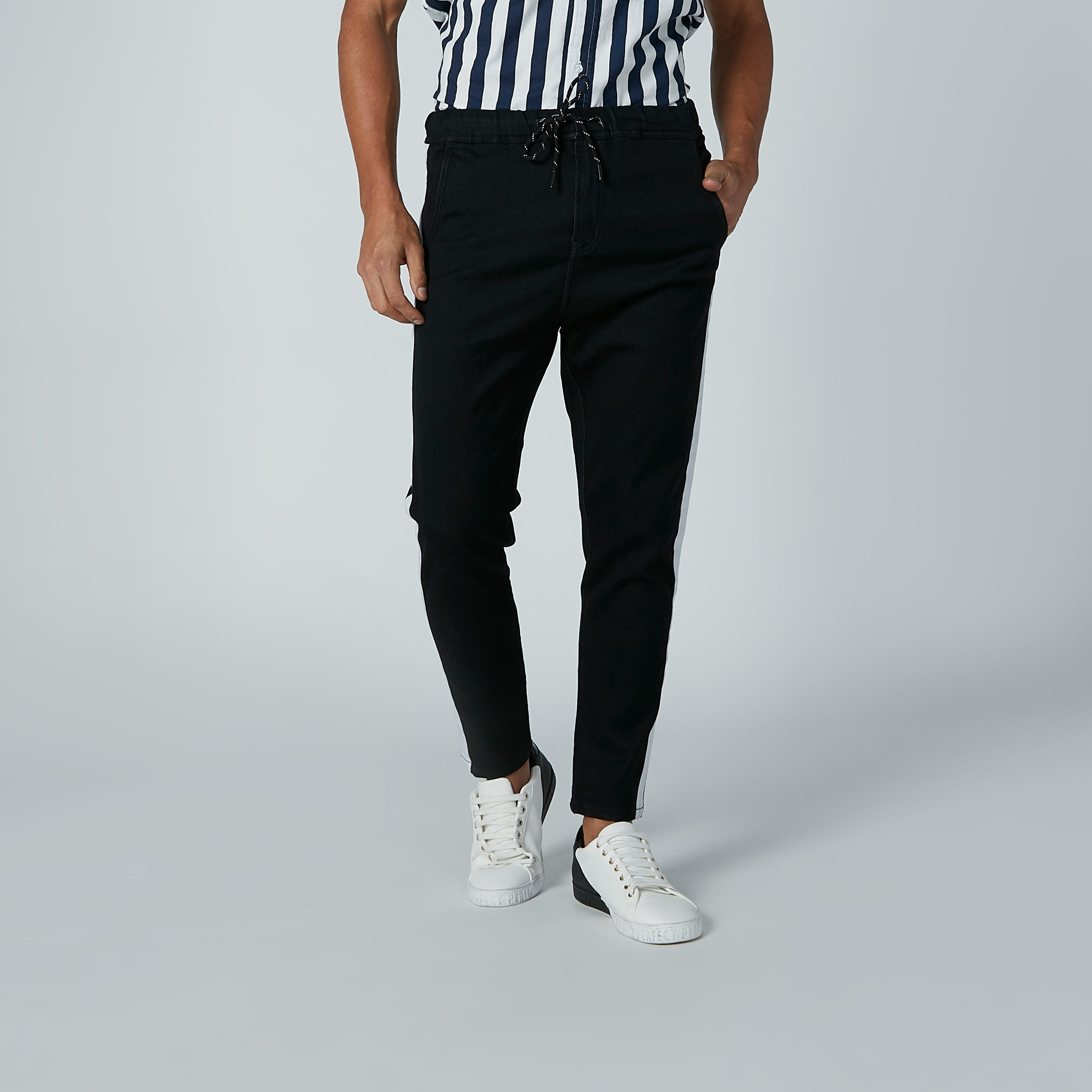 بنطال جينز سادة بجيوب وشريطة-men-clothing-bottoms-jeans-image-5