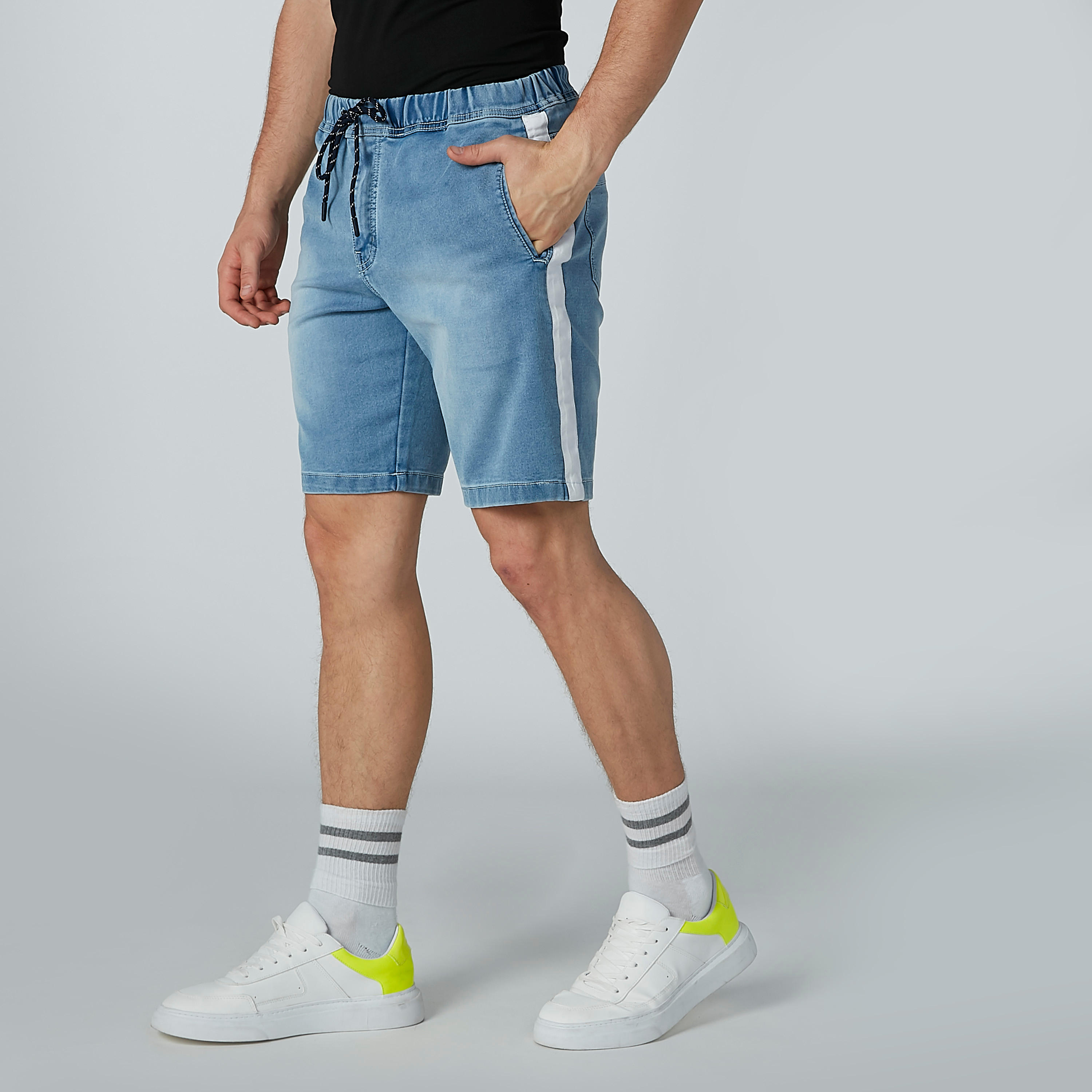 شورت دينم بجيوب وشريطة-men-clothing-bottoms-shorts-image-1
