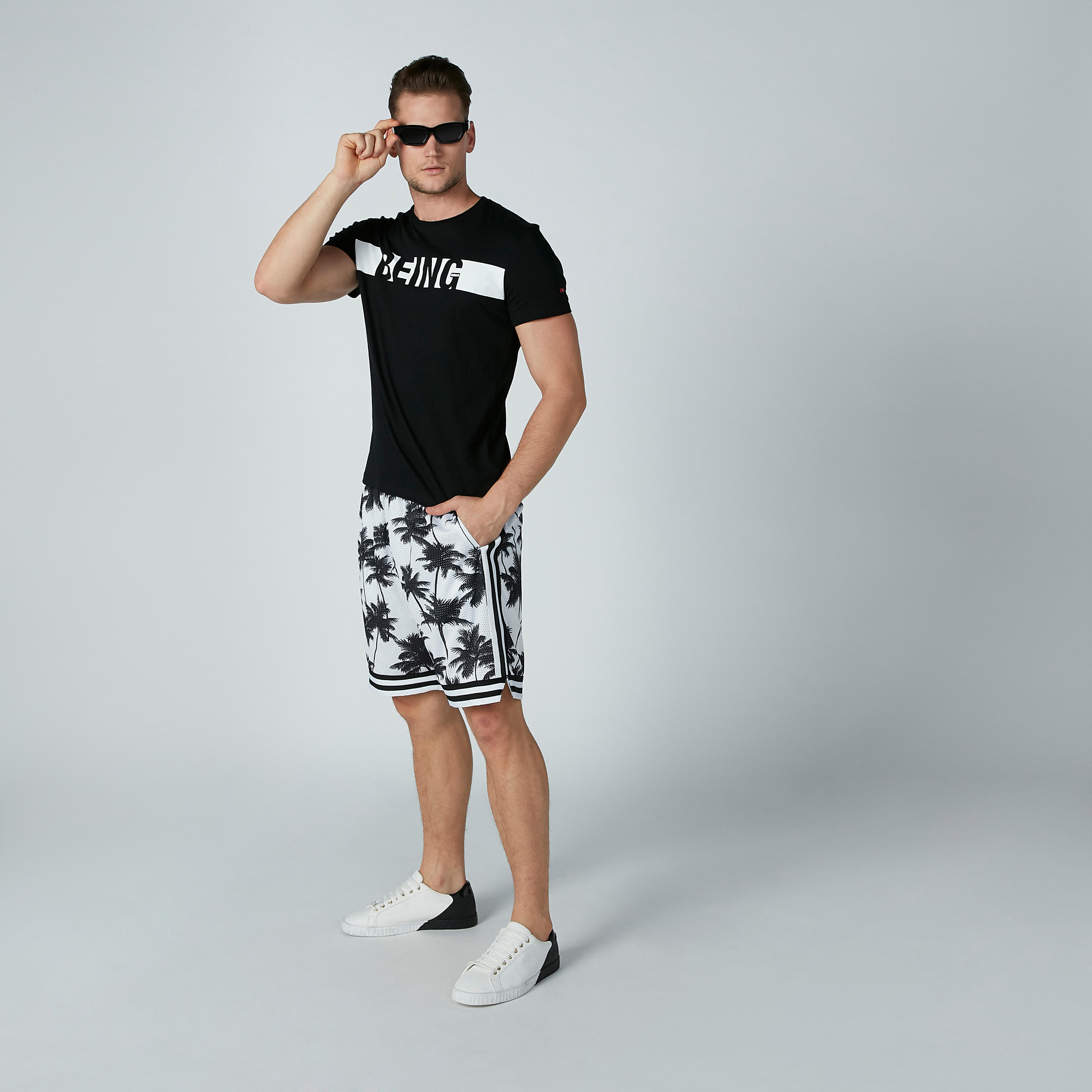 شورت بجيوب وشريطة وطبعات-men-clothing-bottoms-shorts-image-2