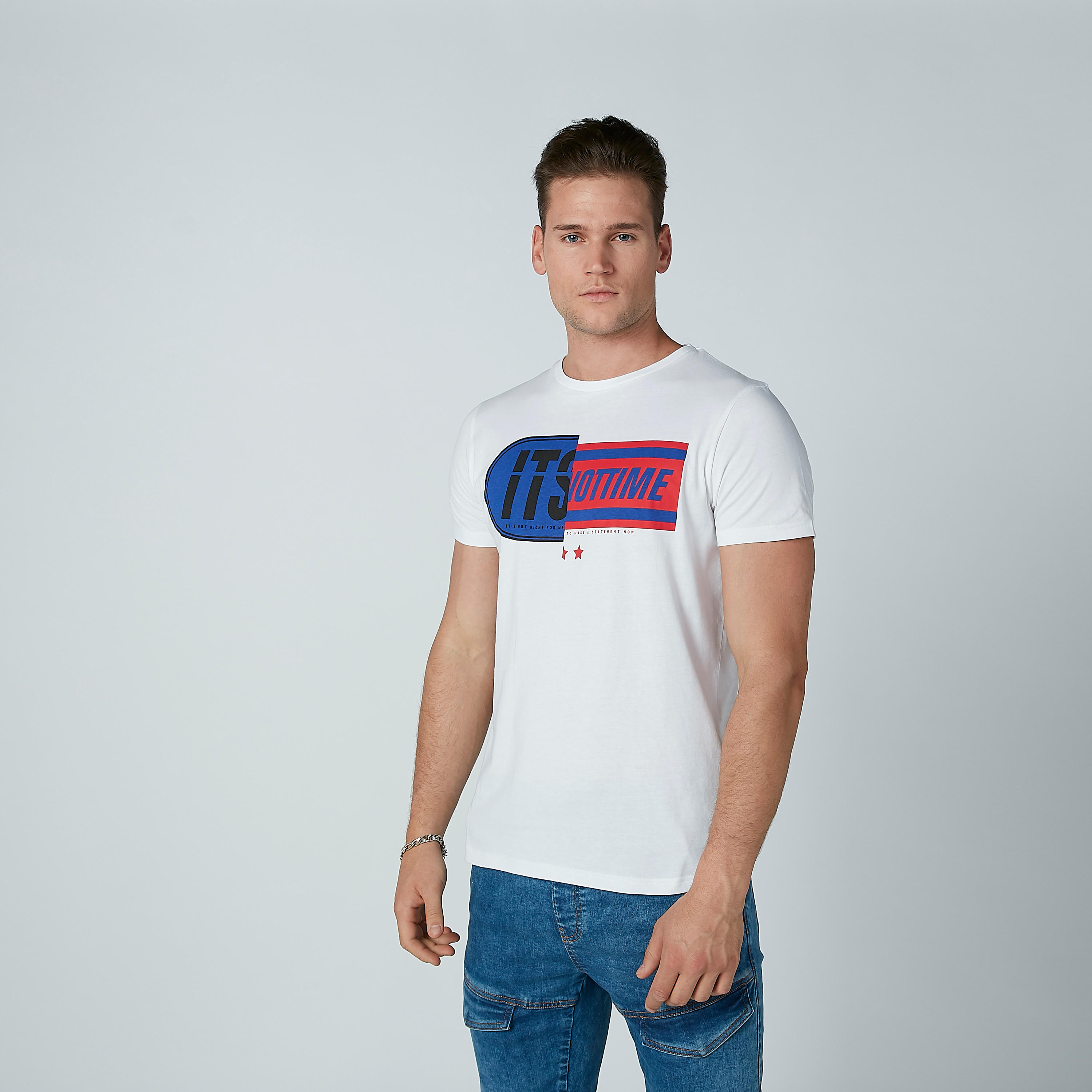 تيشيرت بياقة مستديرة وأكمام قصيرة وطبعات-men-clothing-tshirtsandpolos-tshirts-image-1