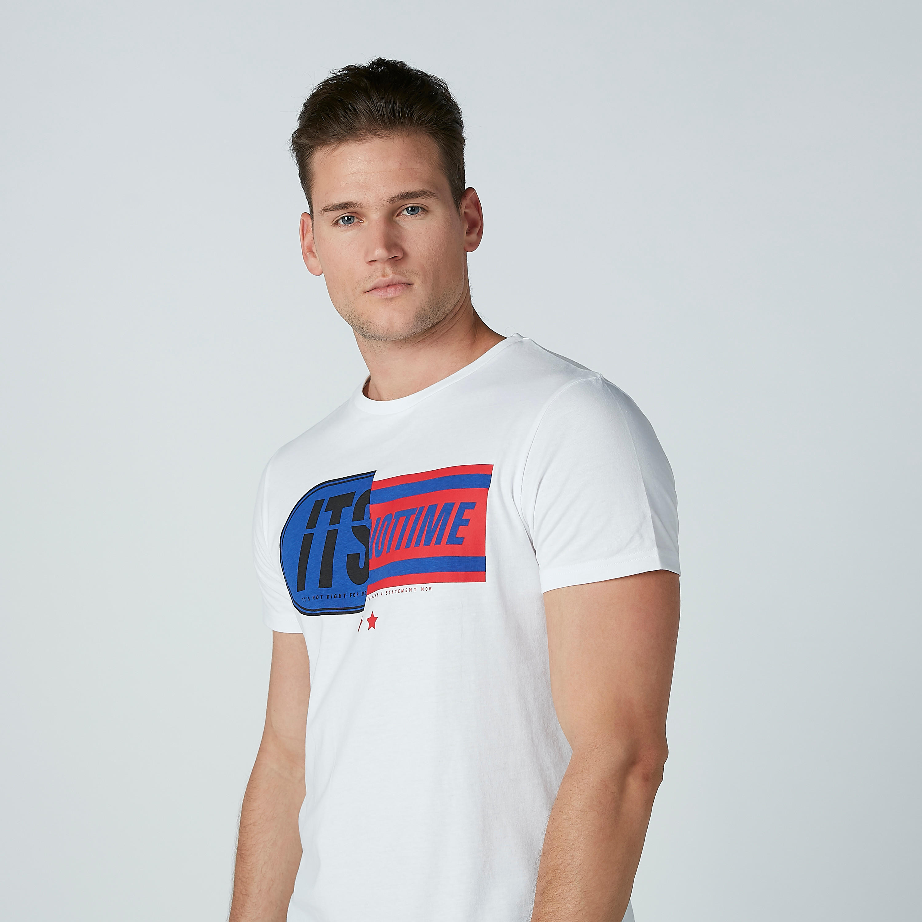 تيشيرت بياقة مستديرة وأكمام قصيرة وطبعات-men-clothing-tshirtsandpolos-tshirts-image-2