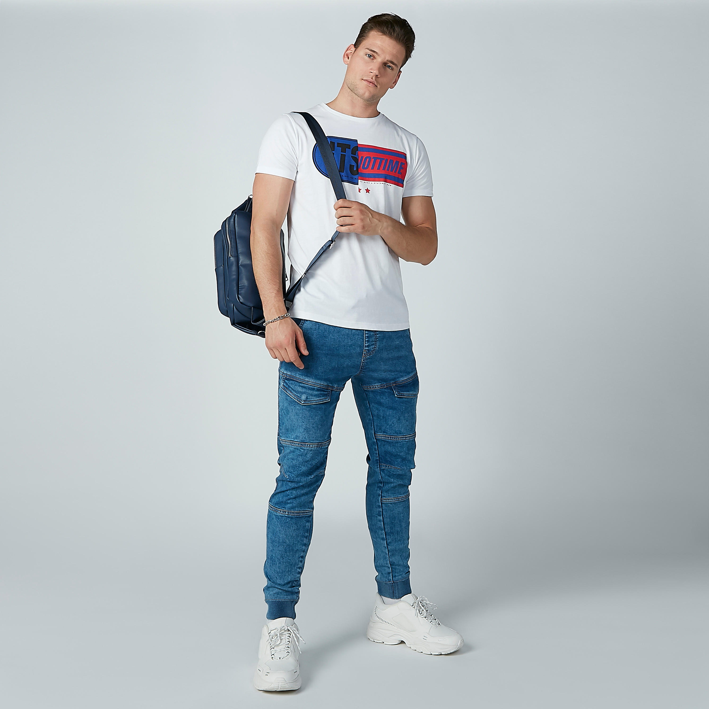تيشيرت بياقة مستديرة وأكمام قصيرة وطبعات-men-clothing-tshirtsandpolos-tshirts-image-3