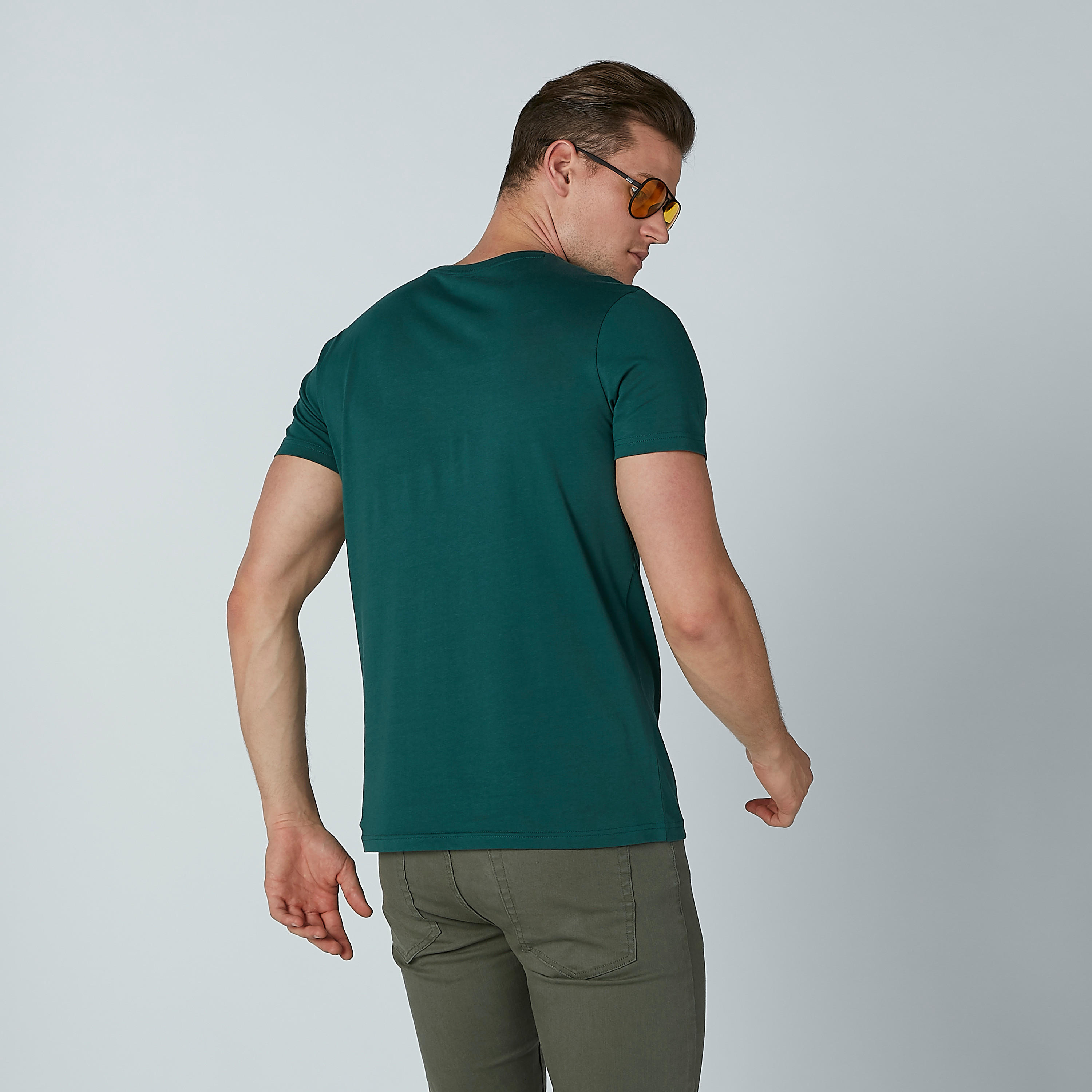 تيشيرت بياقة مستديرة وأكمام قصيرة وطبعات نصيّة-men-clothing-tshirtsandpolos-tshirts-image-3