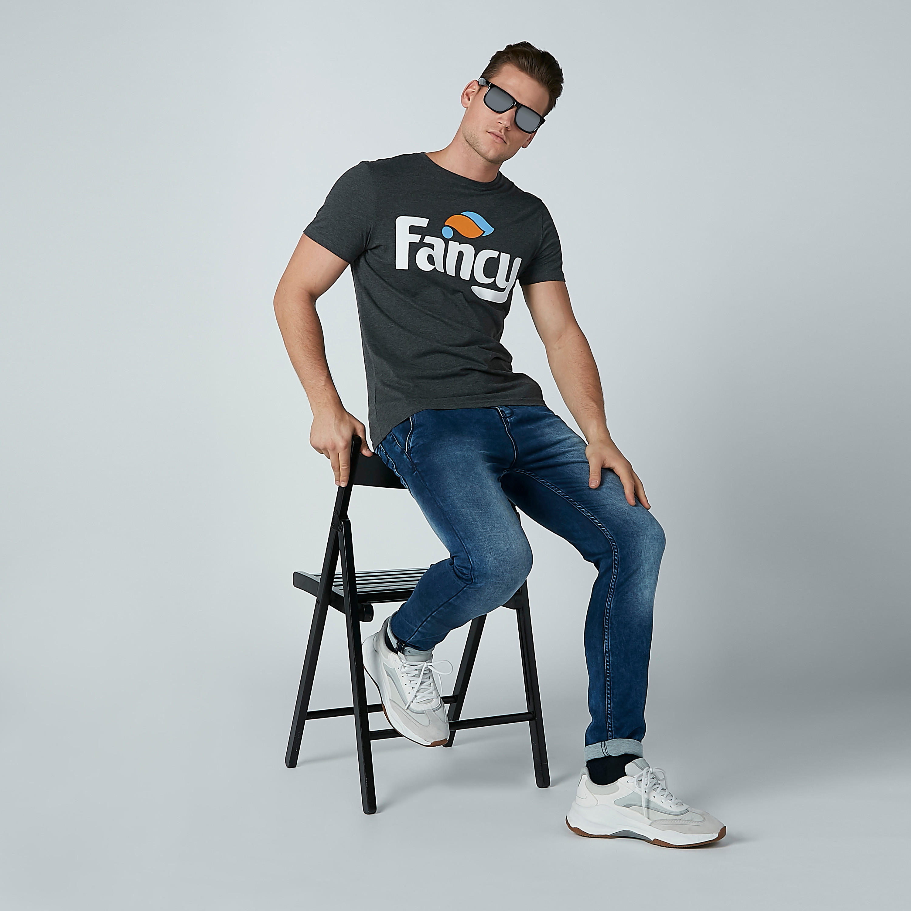 تيشيرت بياقة مستديرة وأكمام قصيرة وطبعات-men-clothing-tshirtsandpolos-tshirts-image-1