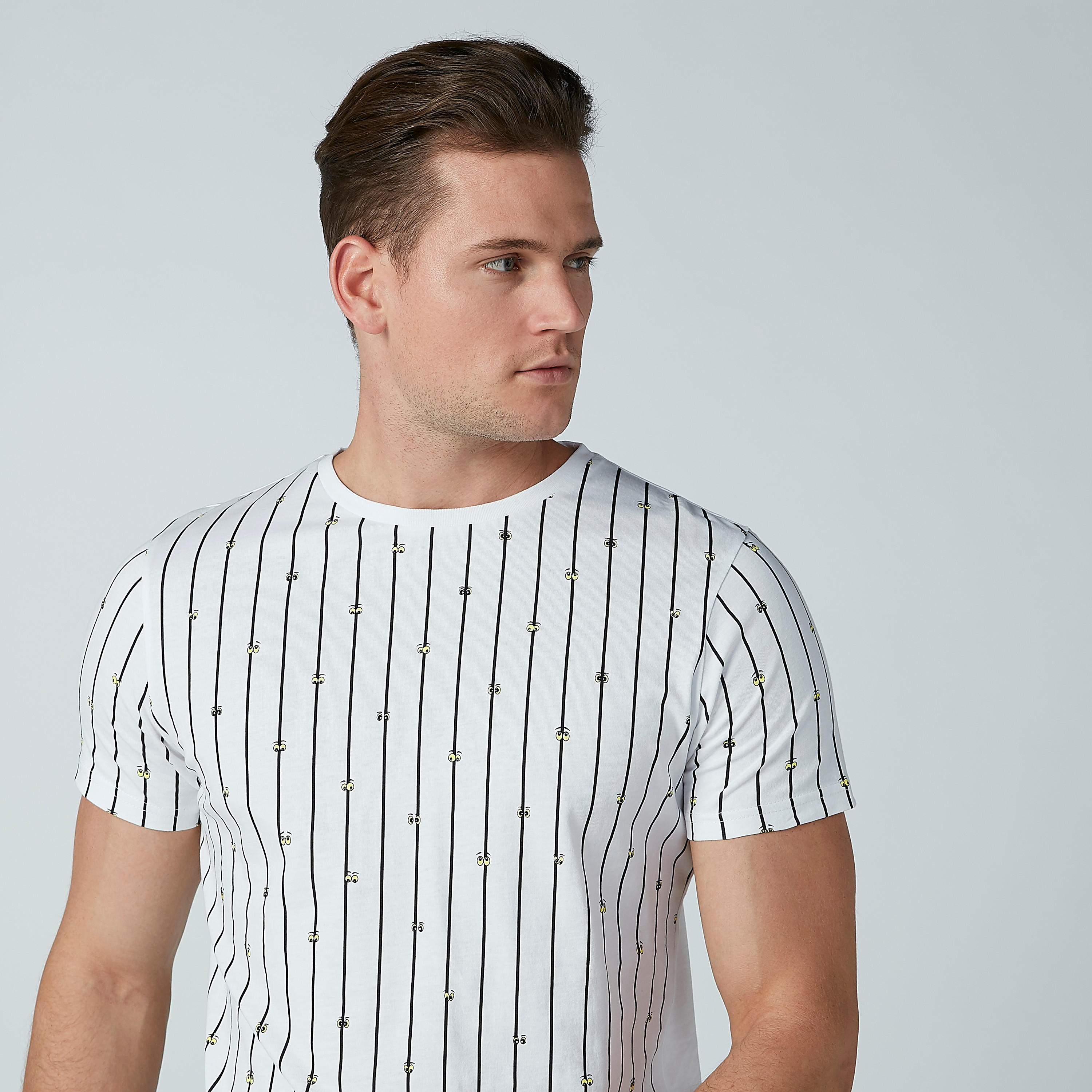 تيشيرت مقلّم بياقة مستديرة وأكمام قصيرة-men-clothing-tshirtsandpolos-tshirts-image-1