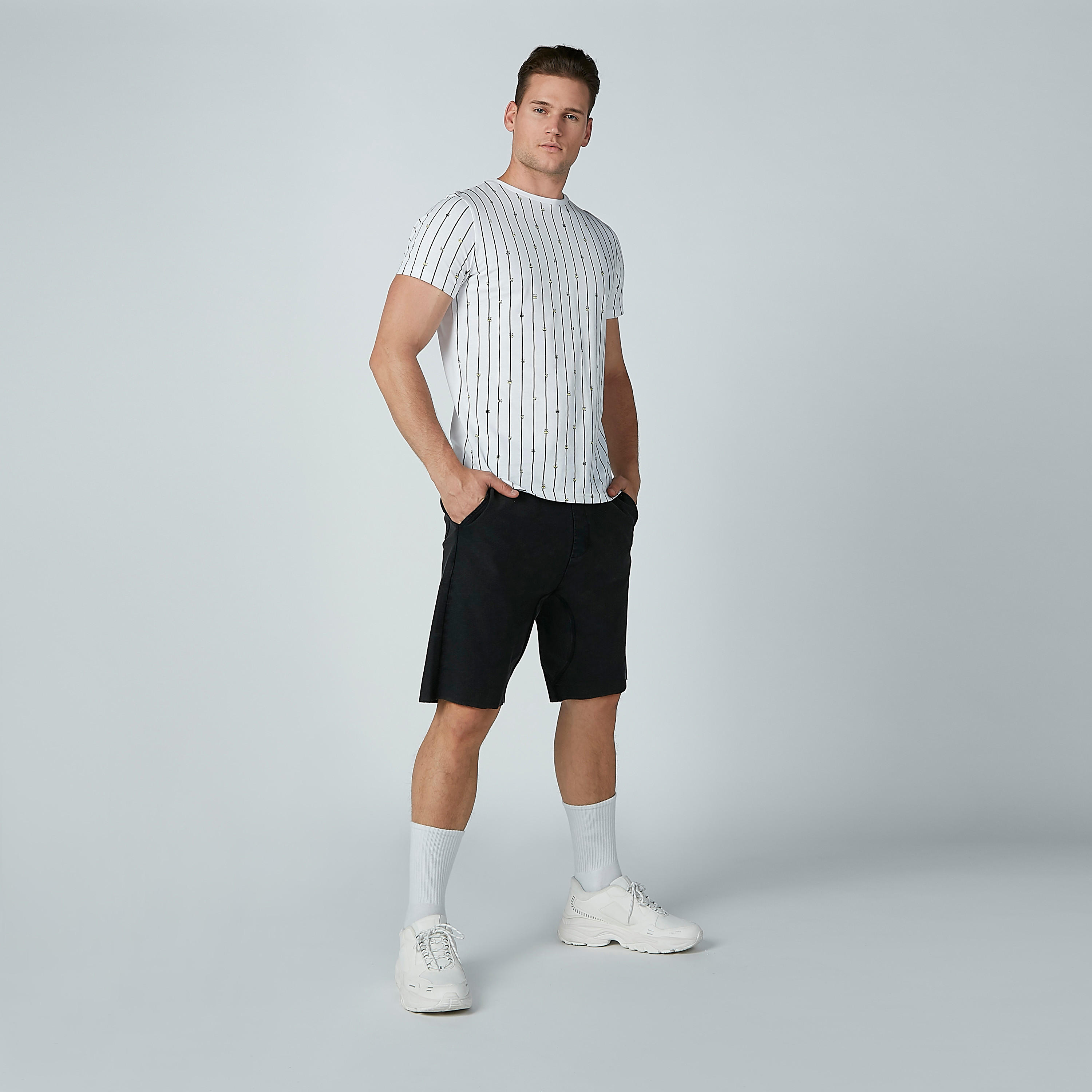 تيشيرت مقلّم بياقة مستديرة وأكمام قصيرة-men-clothing-tshirtsandpolos-tshirts-image-2