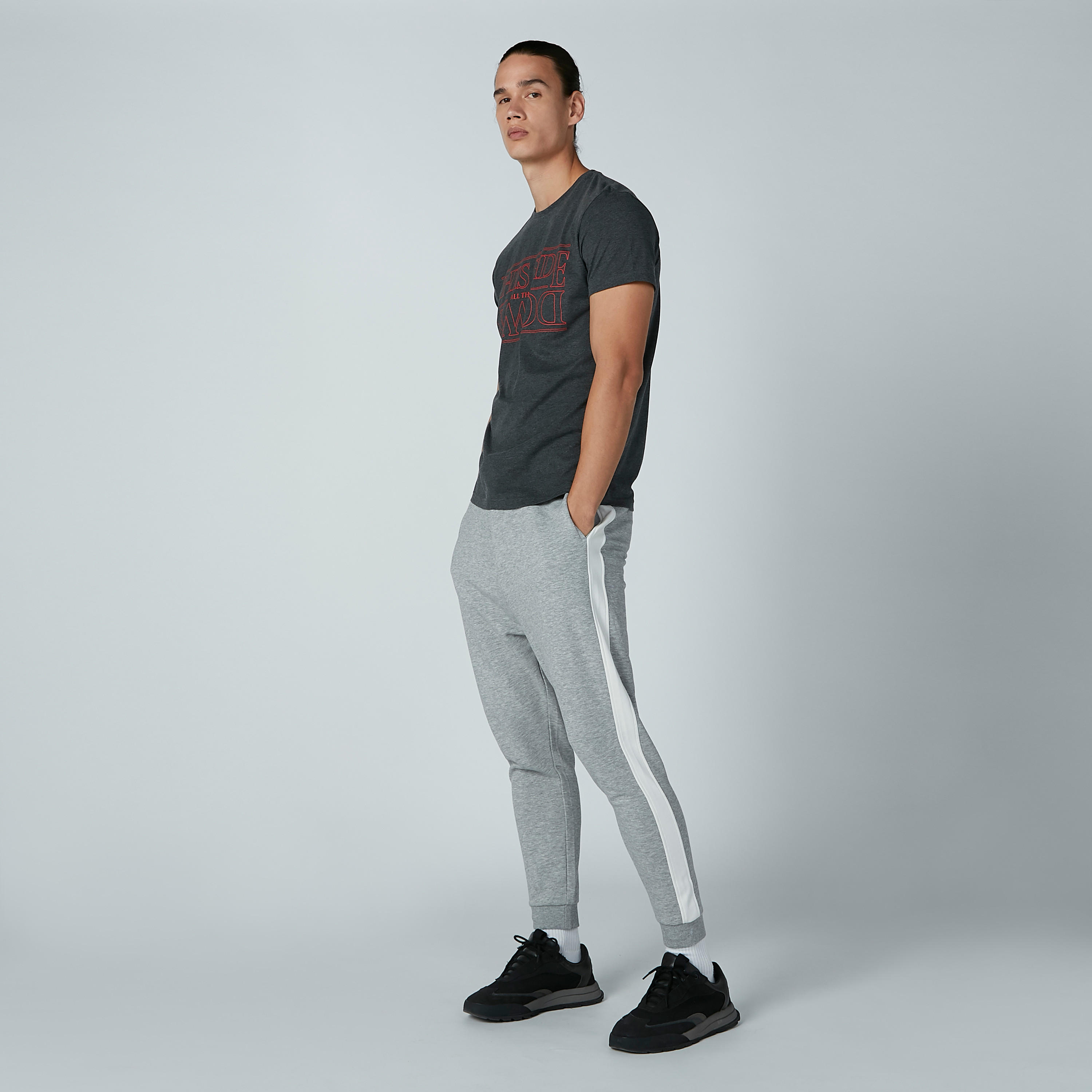 تيشيرت بياقة مستديرة وأكمام قصيرة وطبعات-men-clothing-tshirtsandpolos-tshirts-image-2