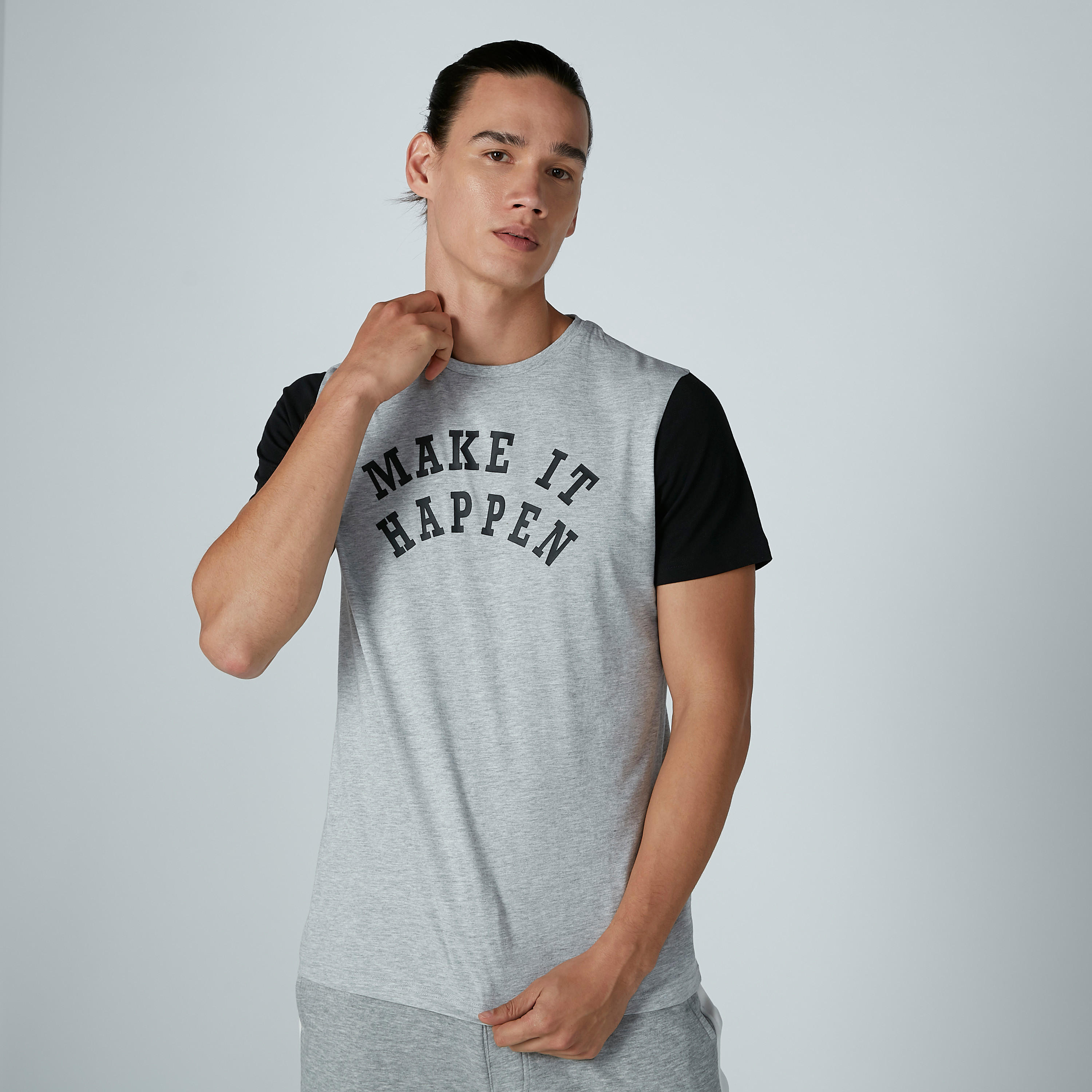 تيشيرت بطبعات وياقة مستديرة وأكمام قصيرة-men-clothing-tshirtsandpolos-tshirts-image-1