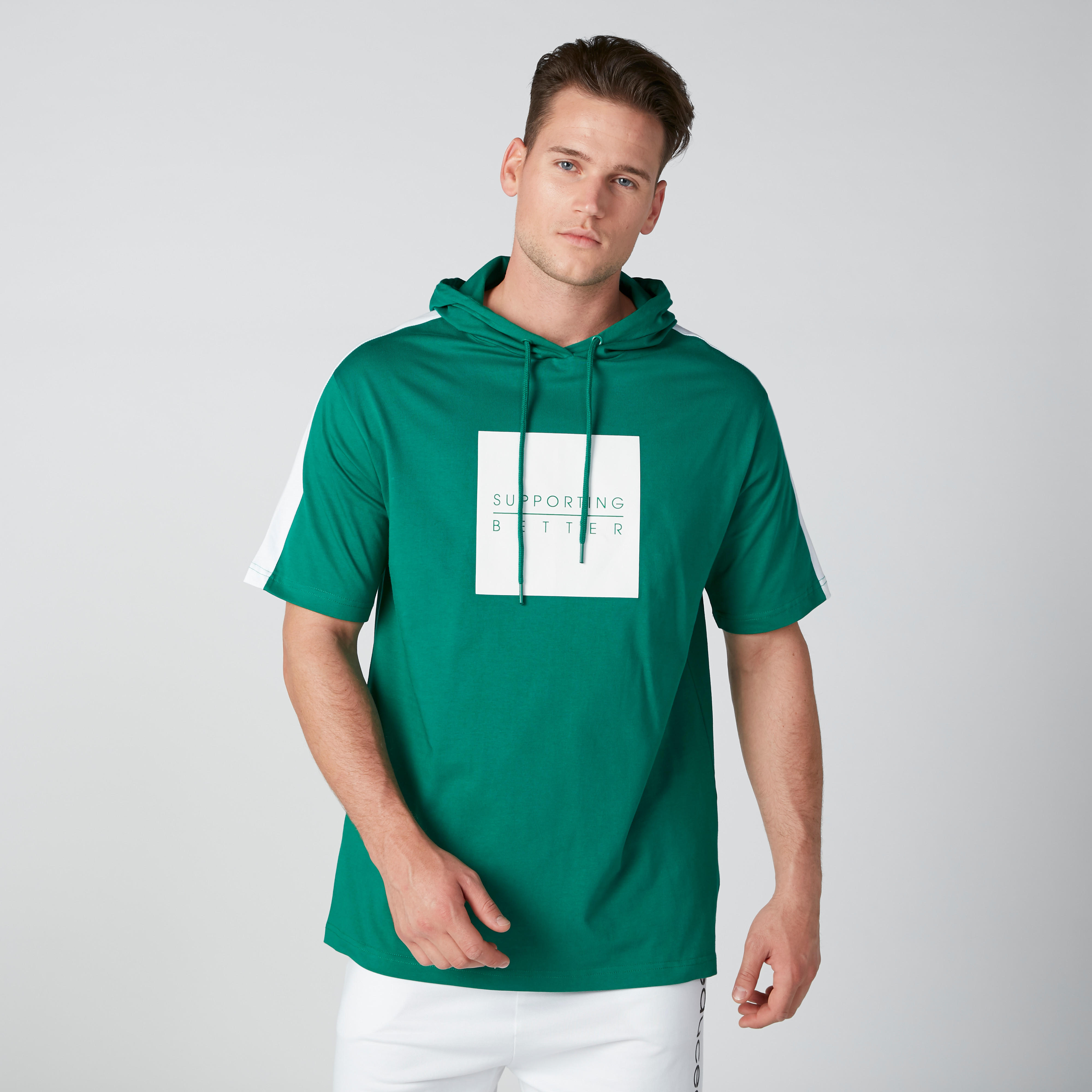 تيشيرت مستدام بقبّعة وأكمام قصيرة وطبعات-men-clothing-tshirtsandpolos-tshirts-image-1