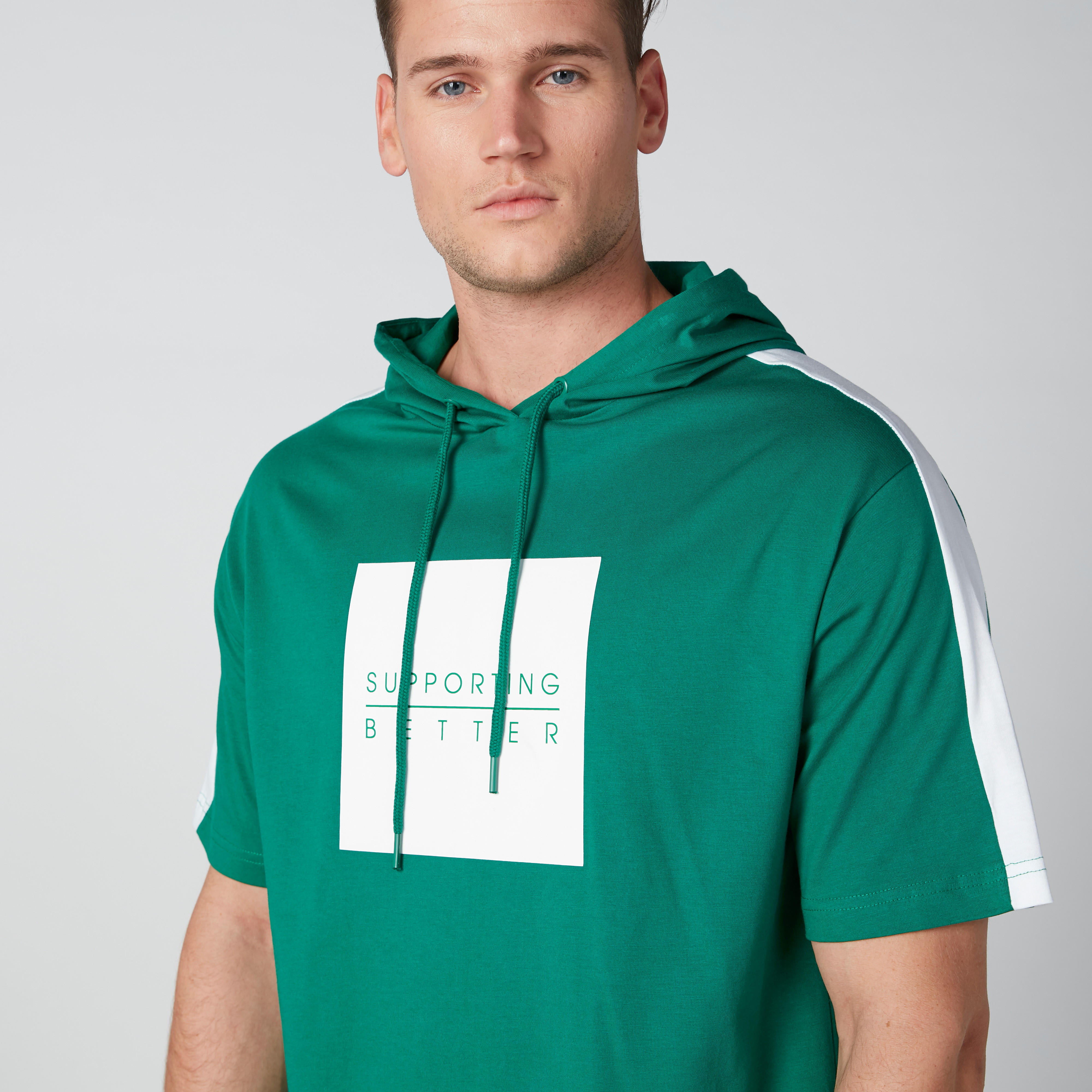 تيشيرت مستدام بقبّعة وأكمام قصيرة وطبعات-men-clothing-tshirtsandpolos-tshirts-image-5