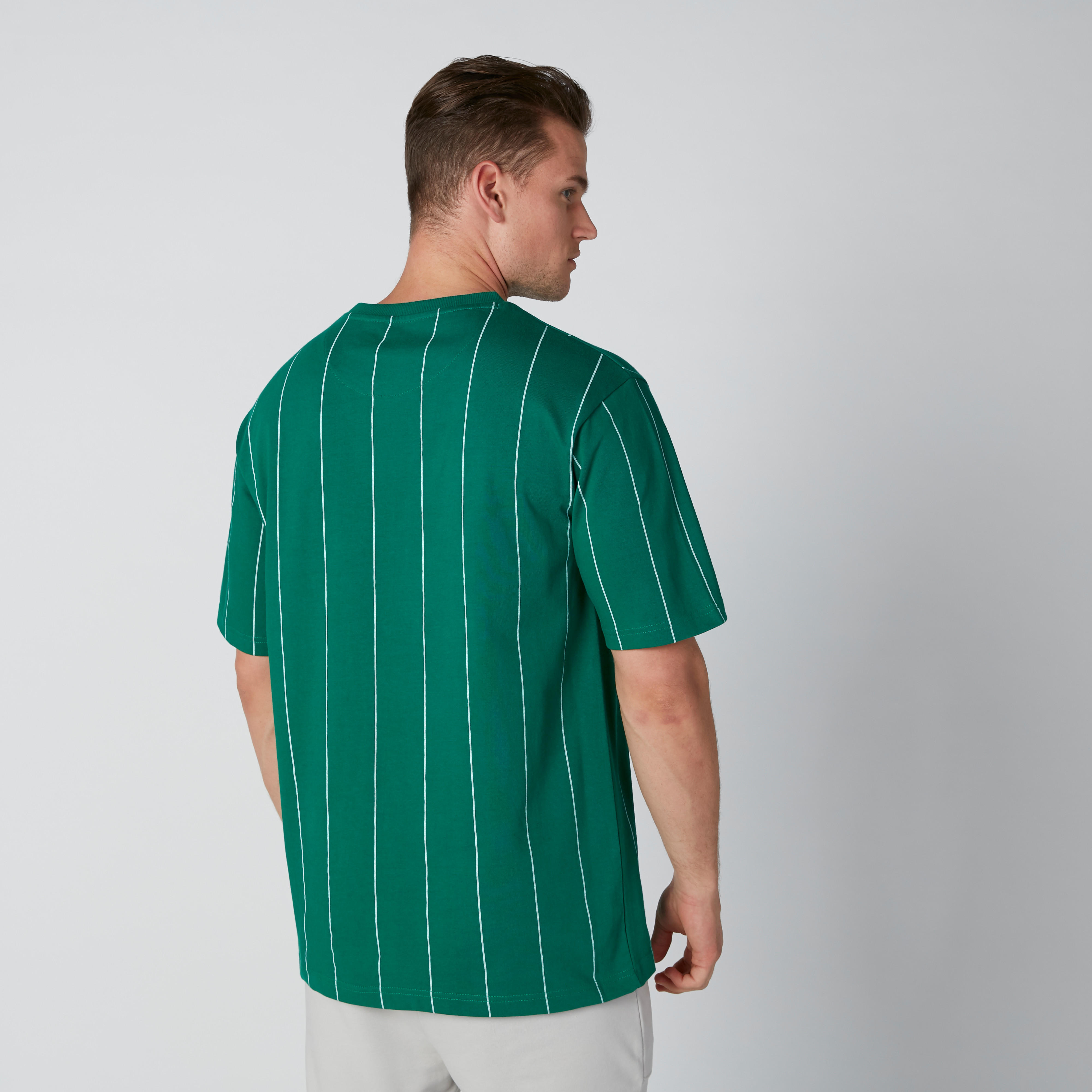 تيشيرت مستدام مقلّم بأكمام قصيرة وطبعات-men-clothing-tshirtsandpolos-tshirts-image-3