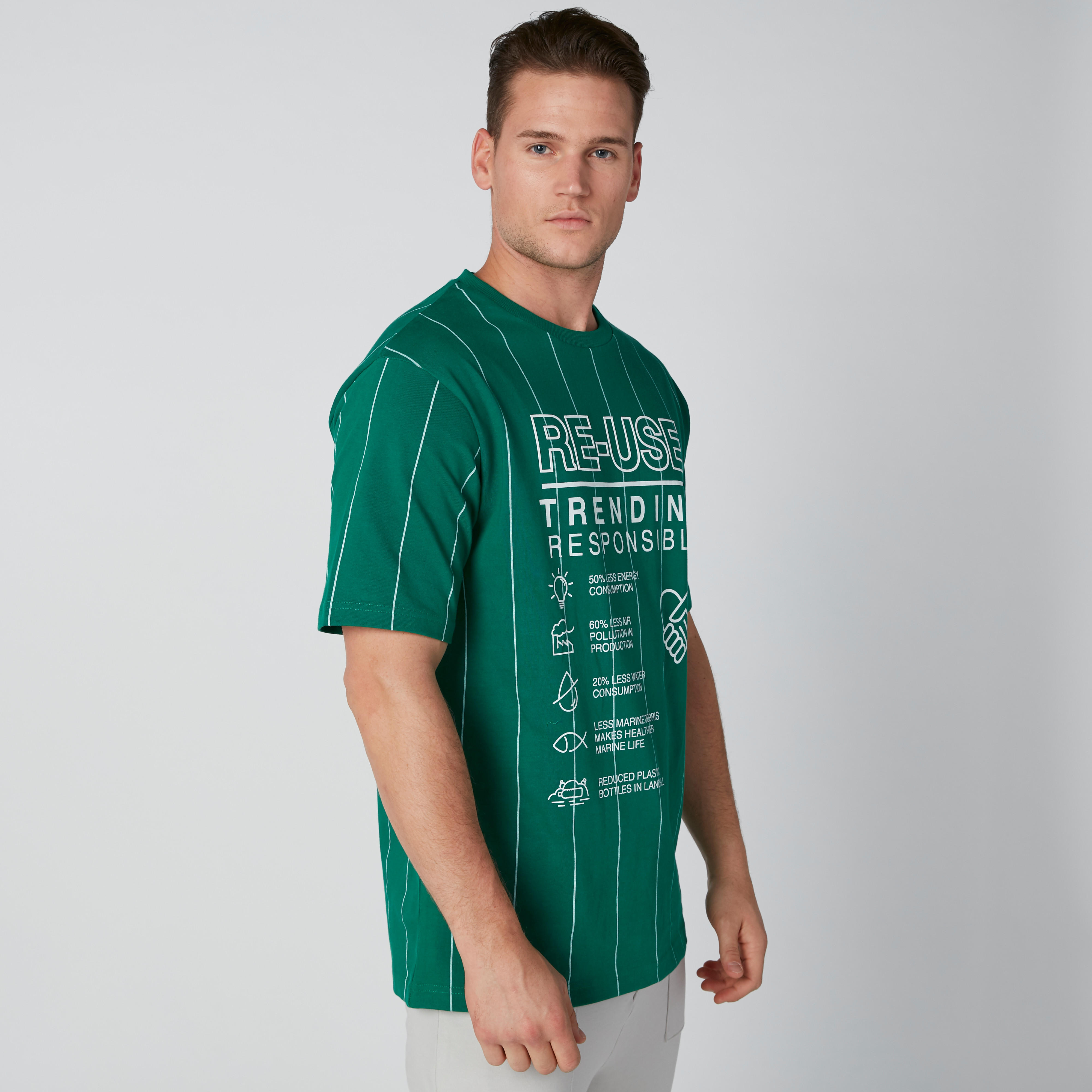 تيشيرت مستدام مقلّم بأكمام قصيرة وطبعات-men-clothing-tshirtsandpolos-tshirts-image-4