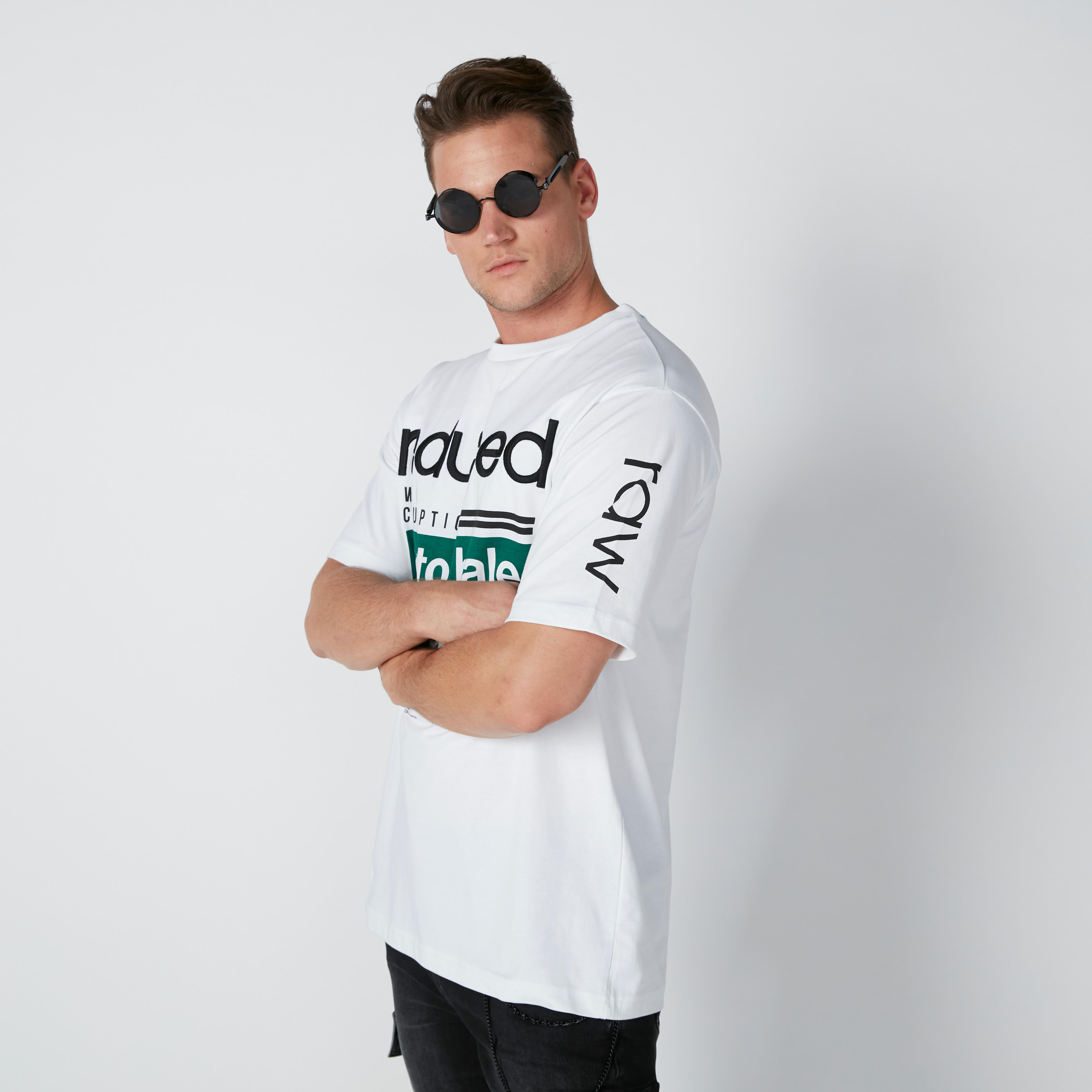 تيشيرت مستدام بياقة مستديرة وطبعات-men-clothing-tshirtsandpolos-tshirts-image-1