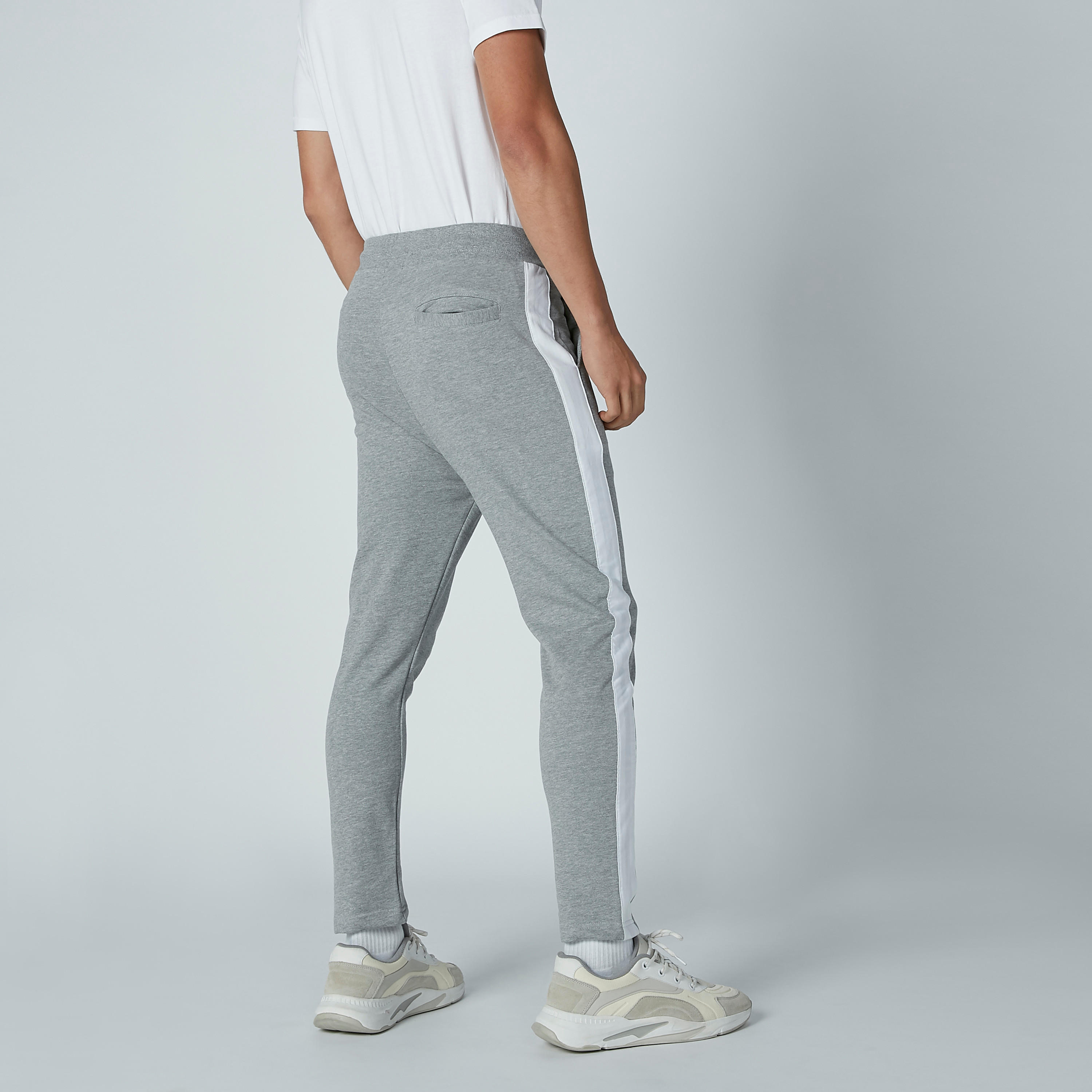 بنطال رياضي برباط وخصر متوسط الارتفاع وشريطة وطبعات-men-clothing-bottoms-trousersandchinos-trousers-image-4
