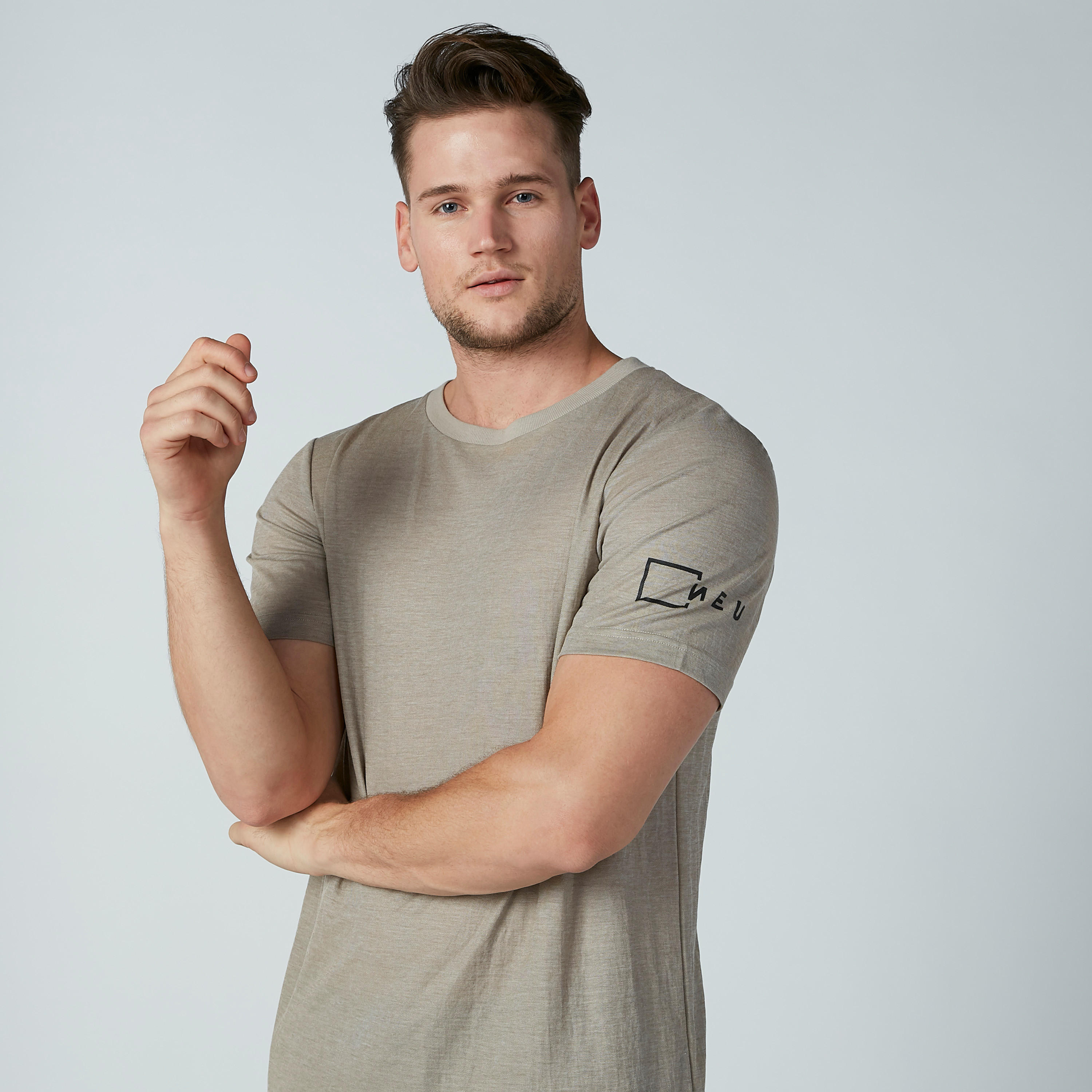 تيشيرت بياقة مستديرة وأكمام قصيرة وطبعات-men-clothing-tshirtsandpolos-tshirts-image-1