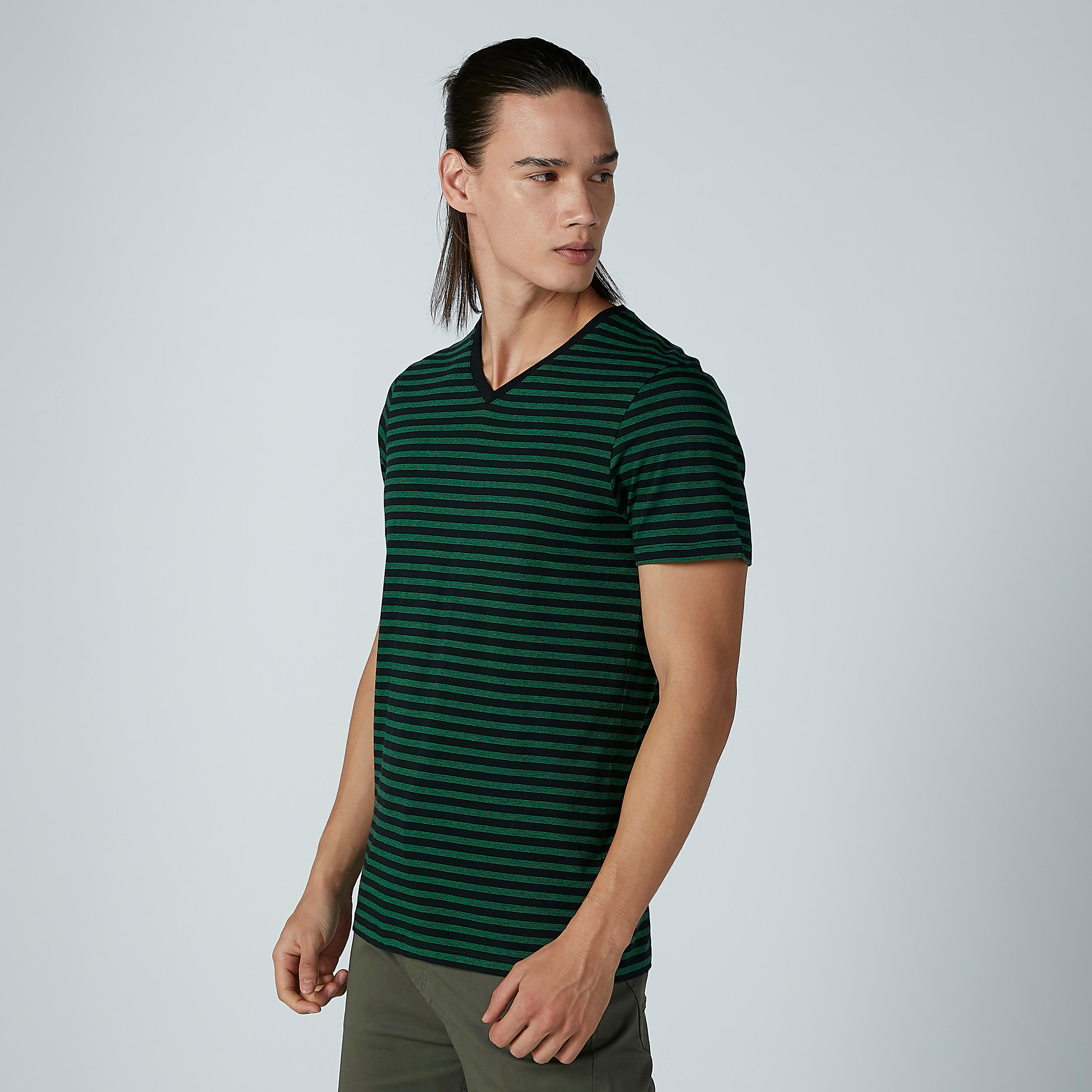 تيشيرت مقلّم بياقة V وأكمام قصيرة-men-clothing-tshirtsandpolos-tshirts-image-1