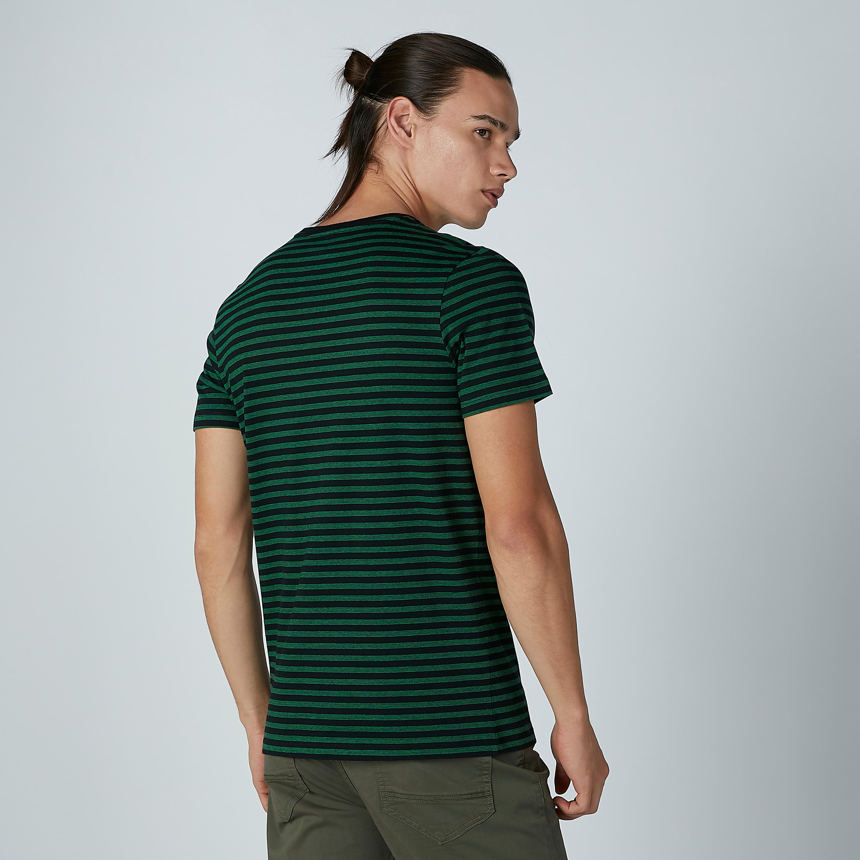 تيشيرت مقلّم بياقة V وأكمام قصيرة-men-clothing-tshirtsandpolos-tshirts-image-4