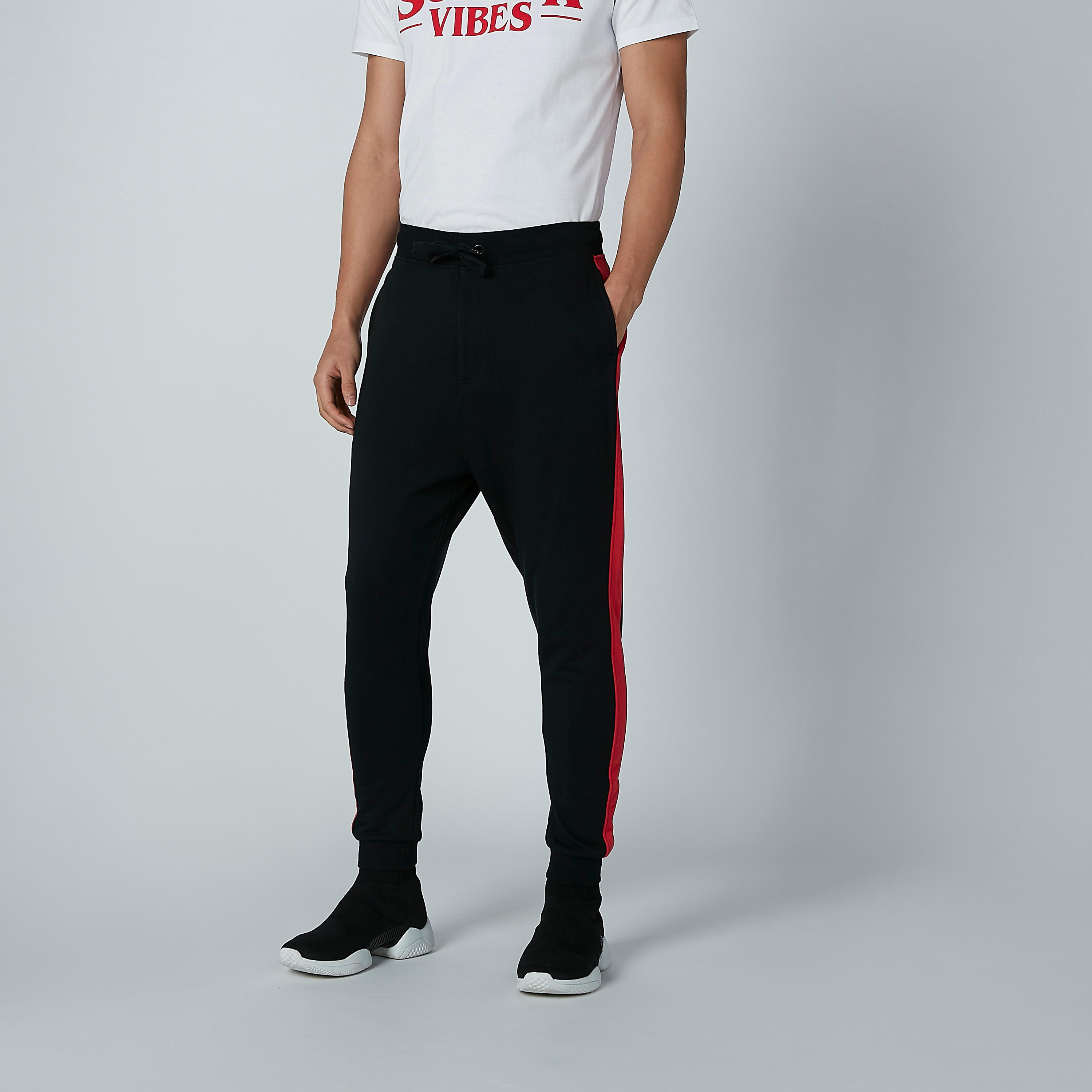 بنطال رياضي برباط وجيوب وشريطة-men-clothing-bottoms-joggers-image-2