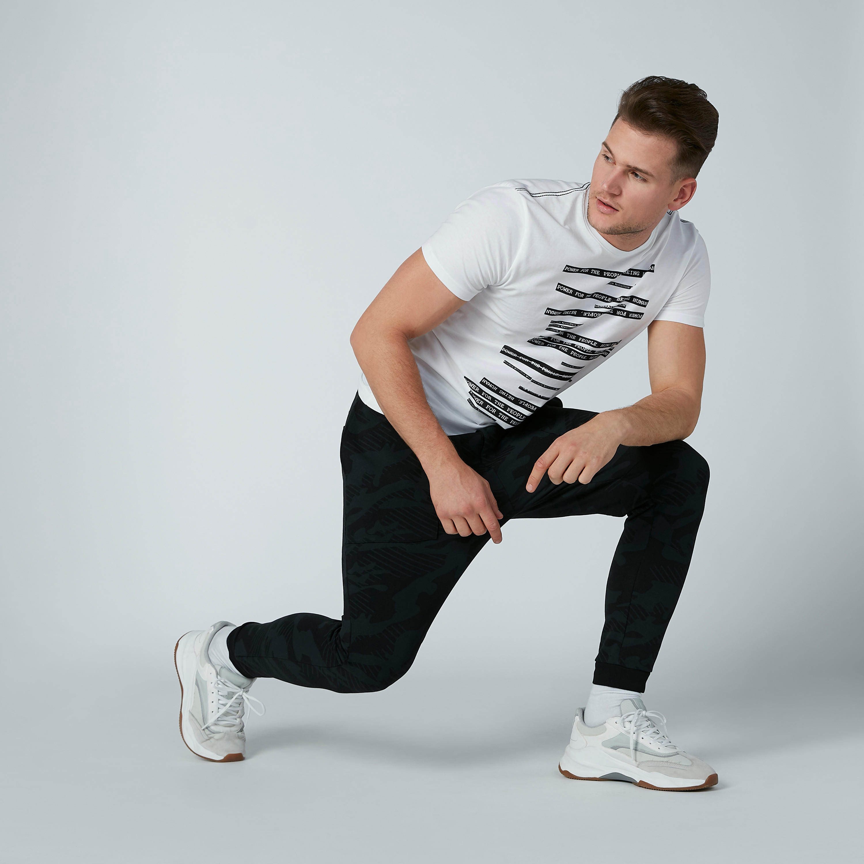 بنطال رياضي برباط وجيوب وطبعات-men-clothing-bottoms-joggers-image-1