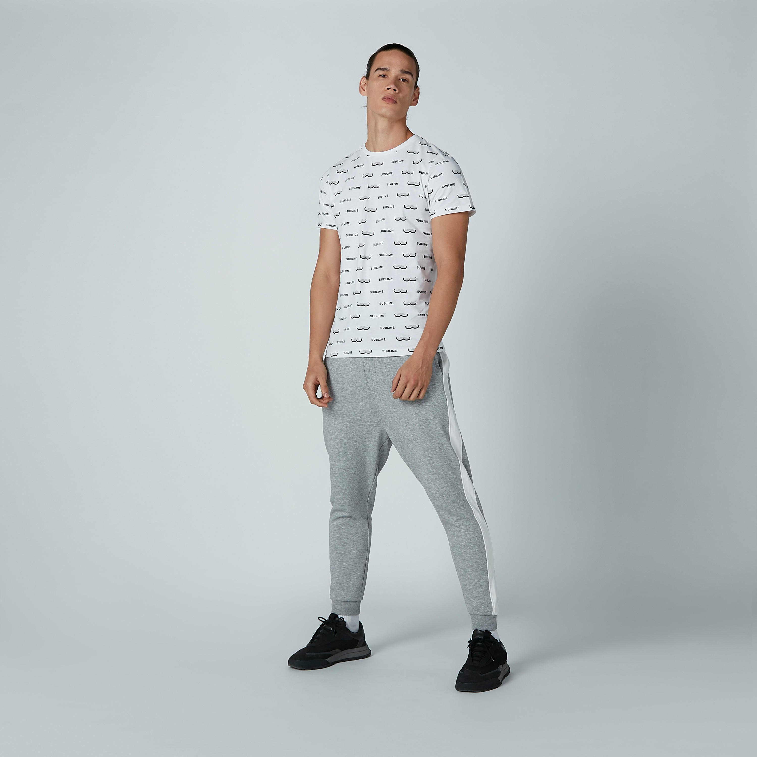 بنطال رياضي برباط وشريطة وجيوب-men-clothing-bottoms-joggers-image-1
