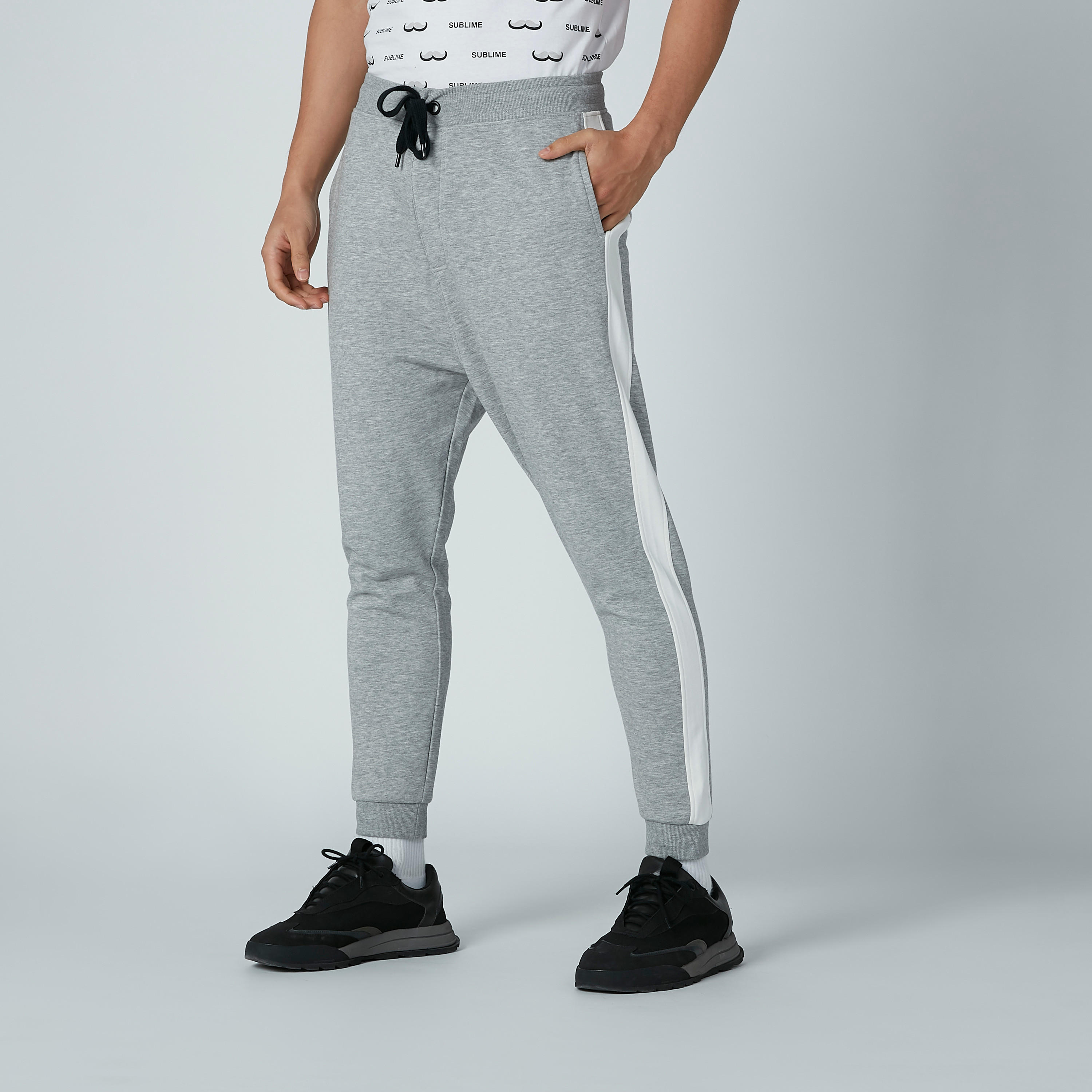 بنطال رياضي برباط وشريطة وجيوب-men-clothing-bottoms-joggers-image-2
