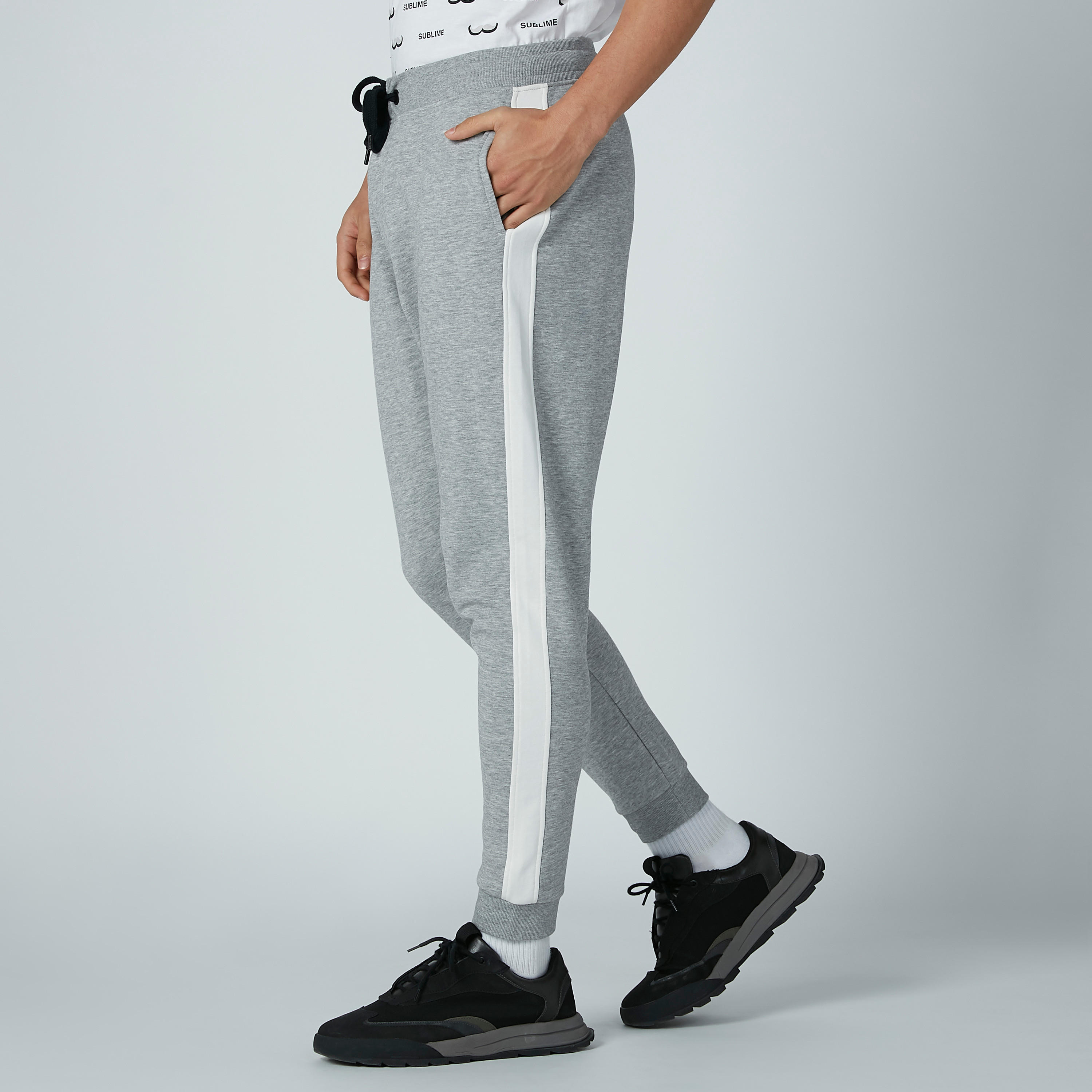 بنطال رياضي برباط وشريطة وجيوب-men-clothing-bottoms-joggers-image-3