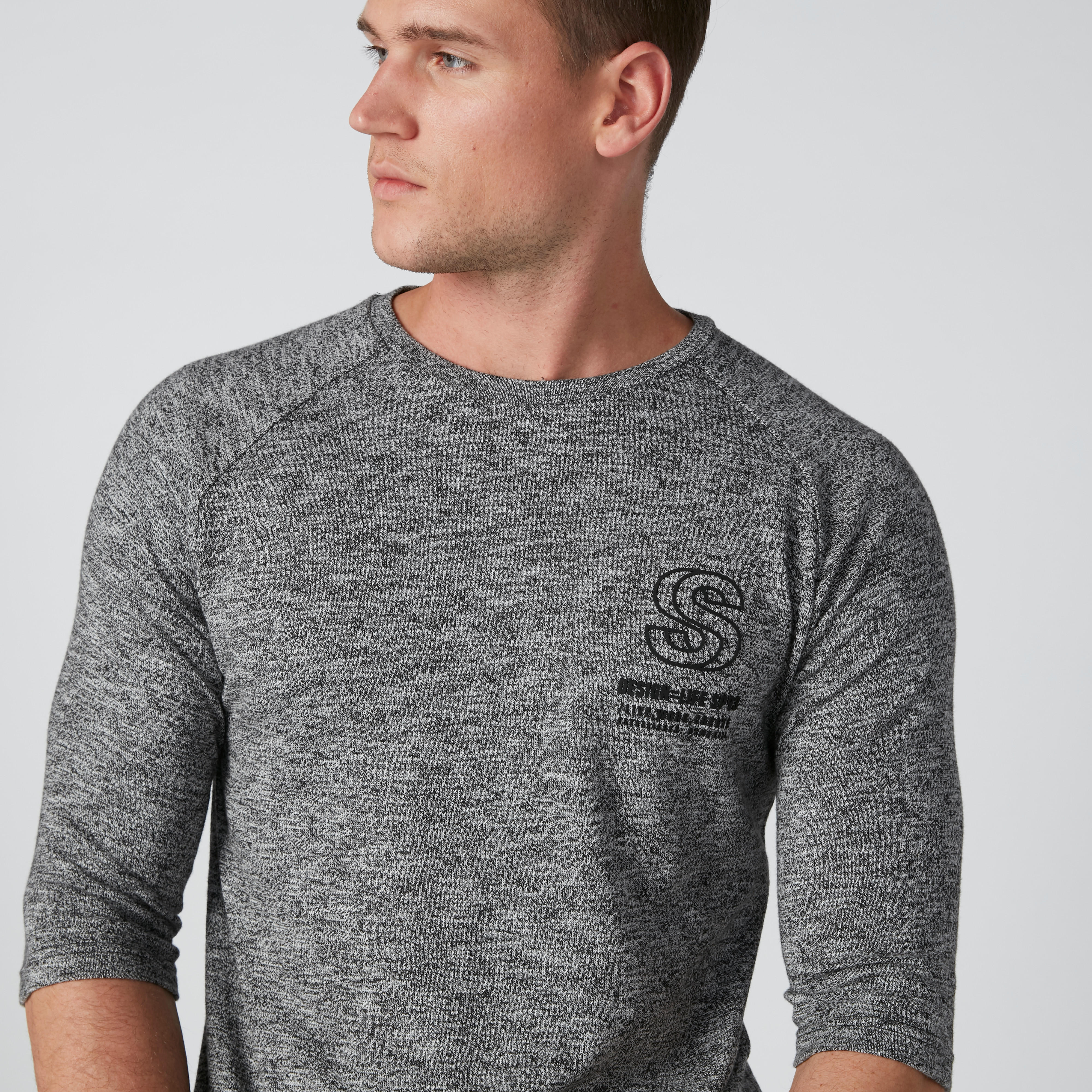 تيشيرت بياقة مستديرة وأكمام مغايرة وطبعات-men-clothing-tshirtsandpolos-tshirts-image-5
