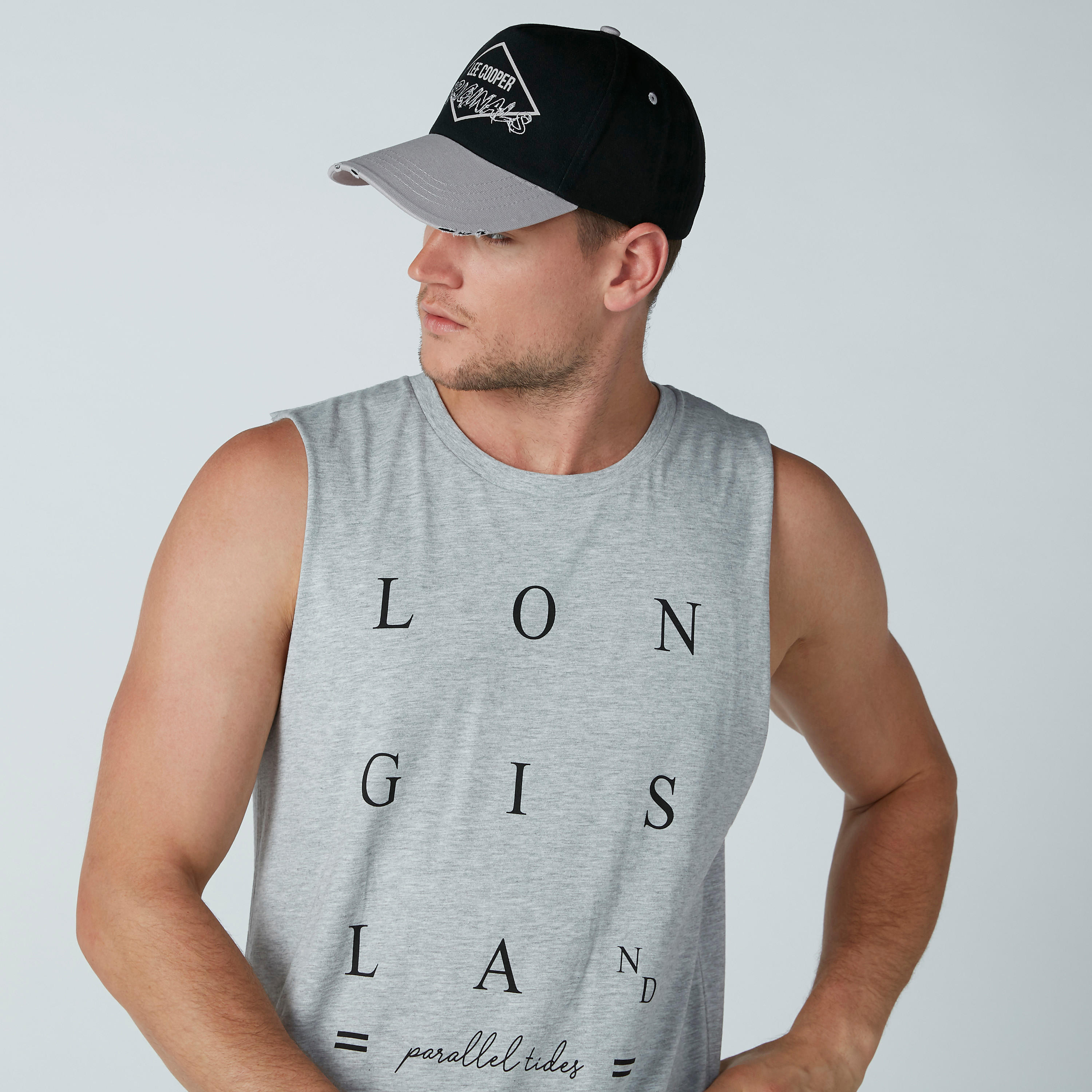 تيشيرت دون أكمام بياقة مستديرة وطبعات-men-clothing-tshirtsandpolos-tshirts-image-1
