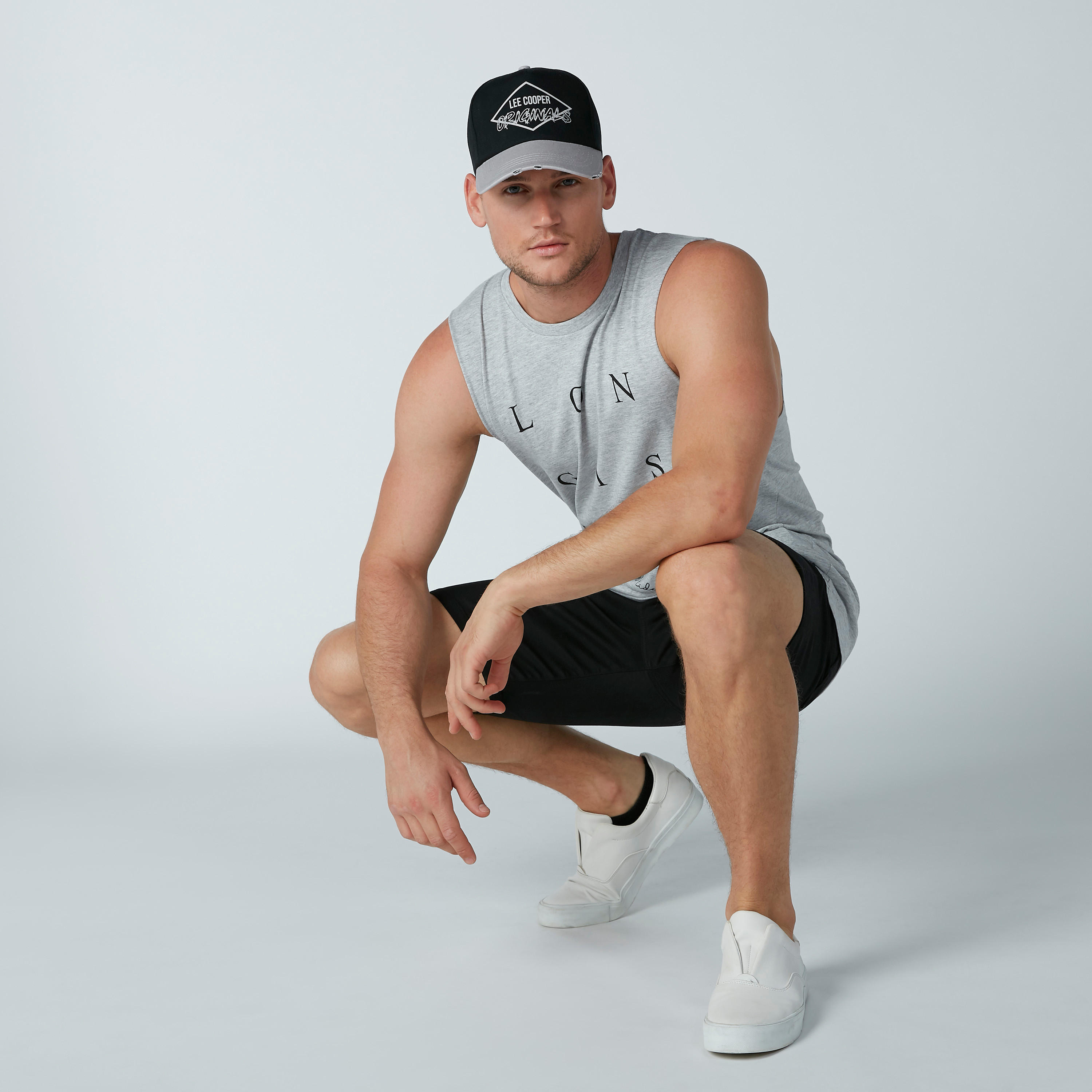 تيشيرت دون أكمام بياقة مستديرة وطبعات-men-clothing-tshirtsandpolos-tshirts-image-2