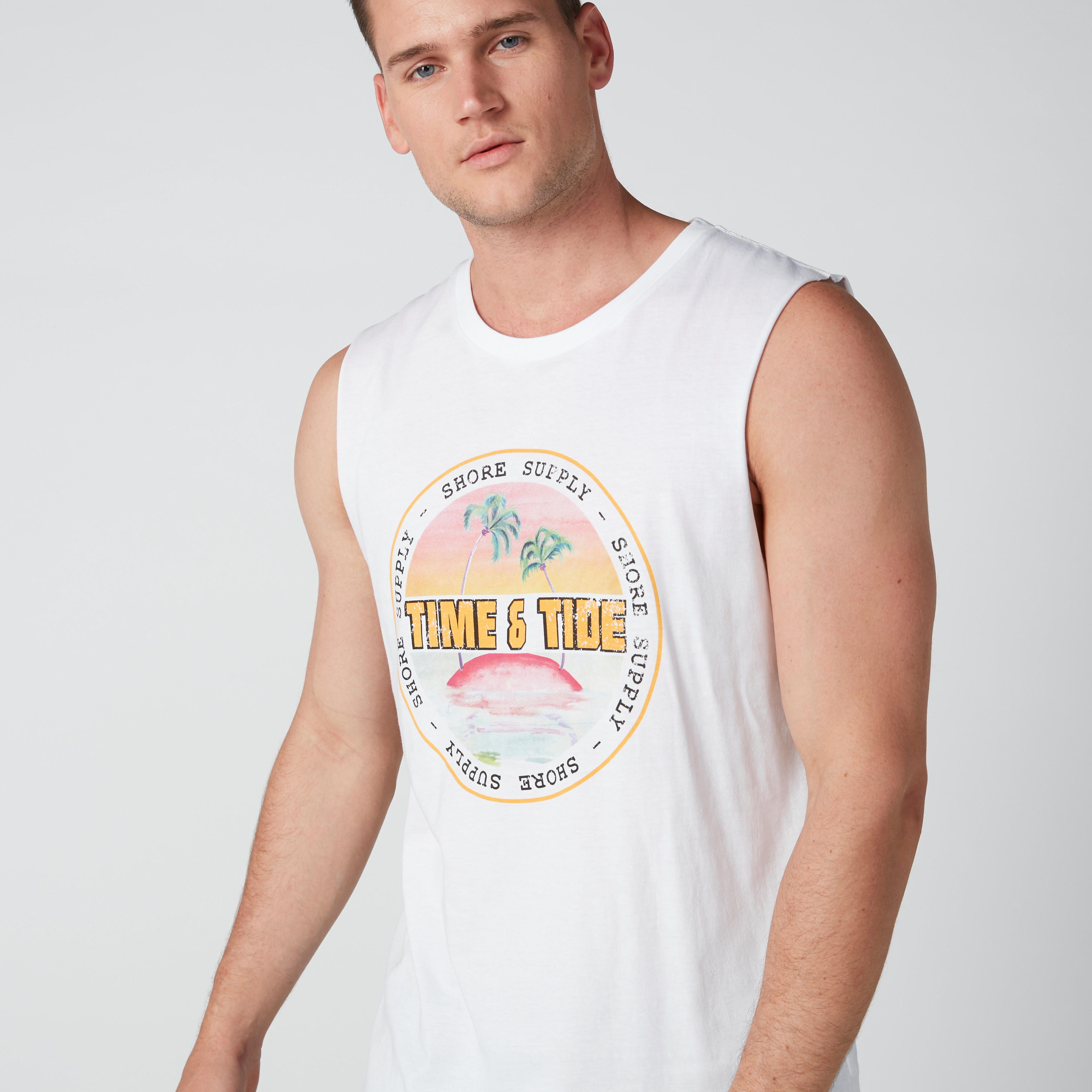 تيشيرت دون أكمام بياقة مستديرة وطبعات-men-clothing-tshirtsandpolos-tshirts-image-1
