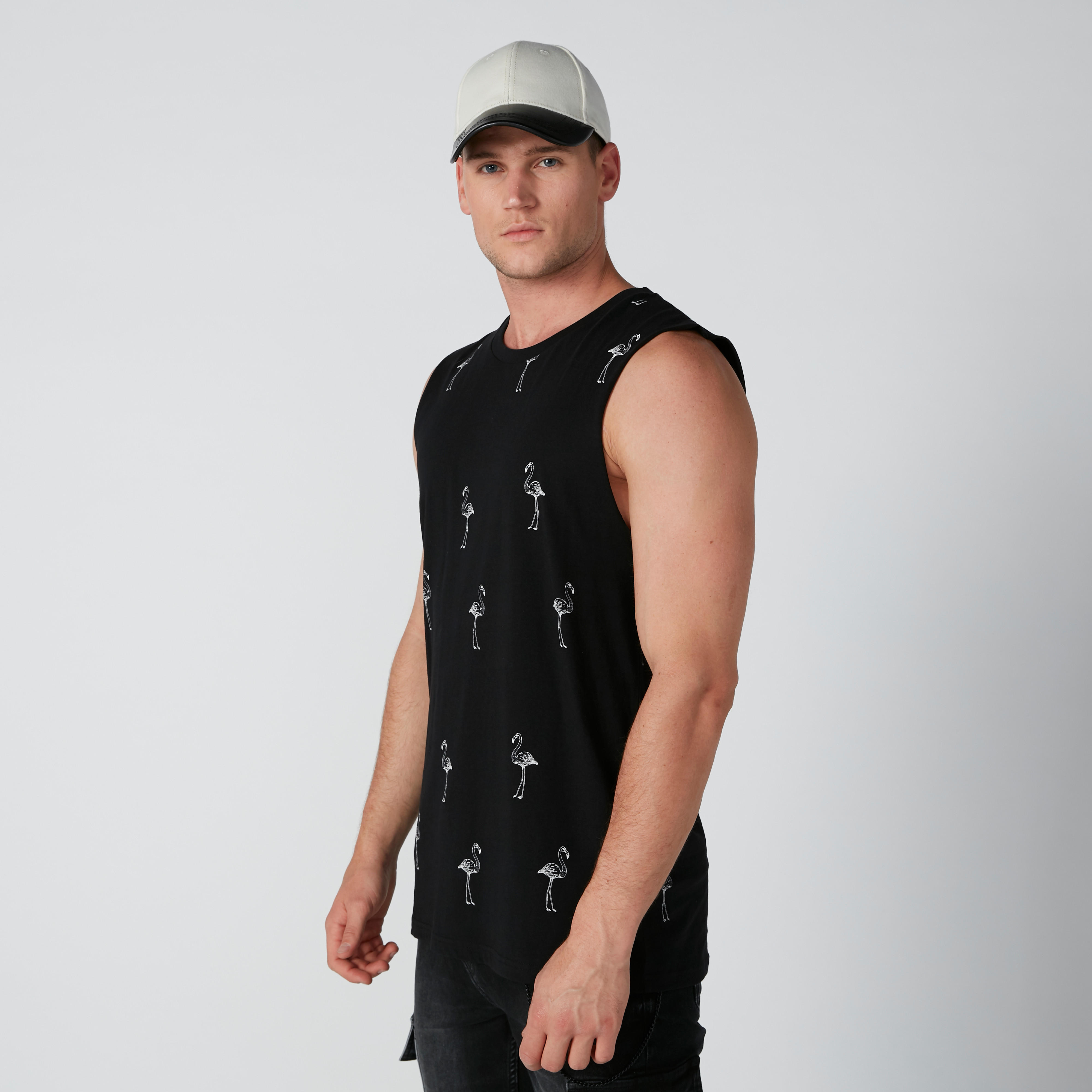 تيشيرت دون أكمام بياقة مستديرة وطبعات-men-clothing-tshirtsandpolos-tshirts-image-1