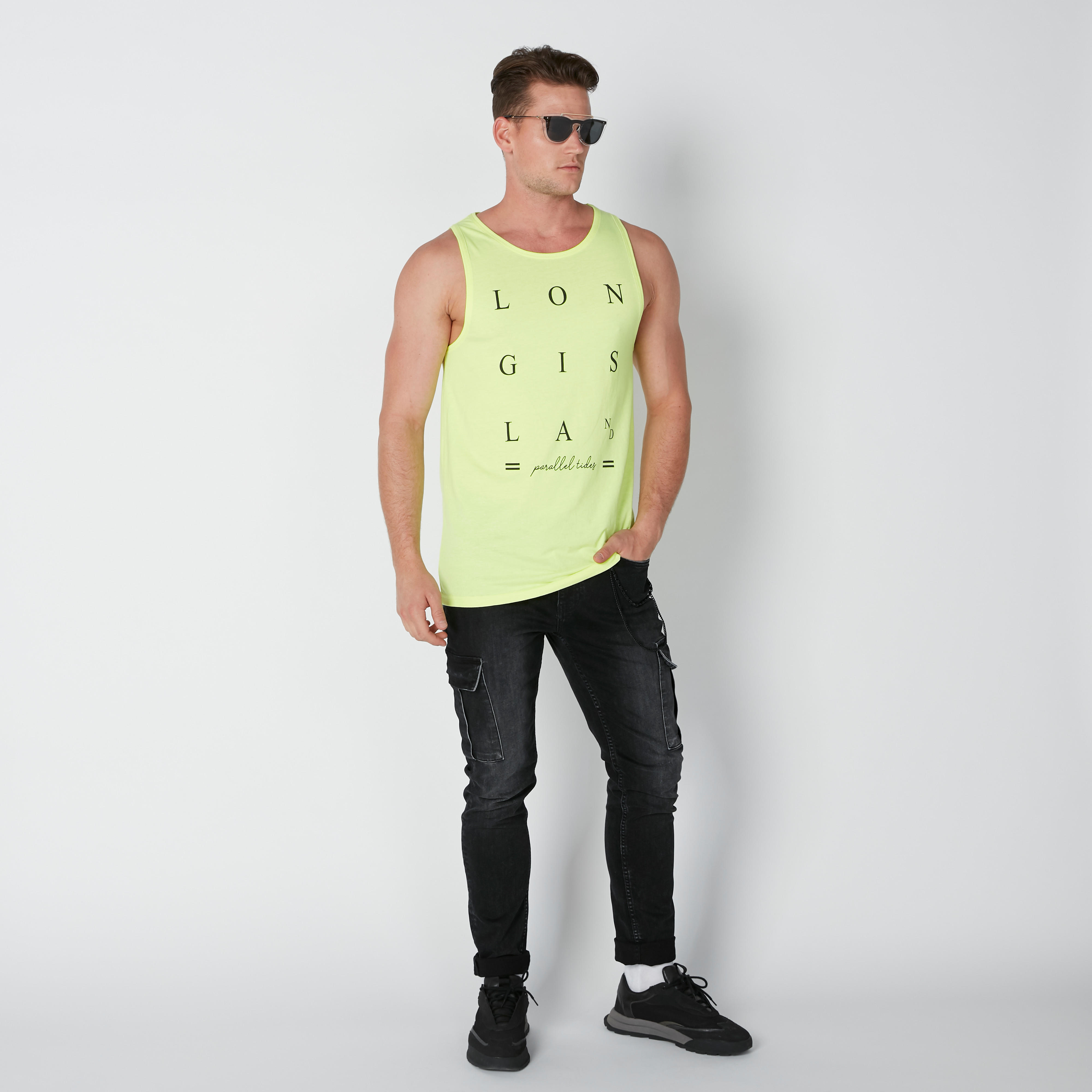 تيشيرت دون أكمام بياقة مستديرة وطبعات نصيّة-men-clothing-tshirtsandpolos-tshirts-image-3