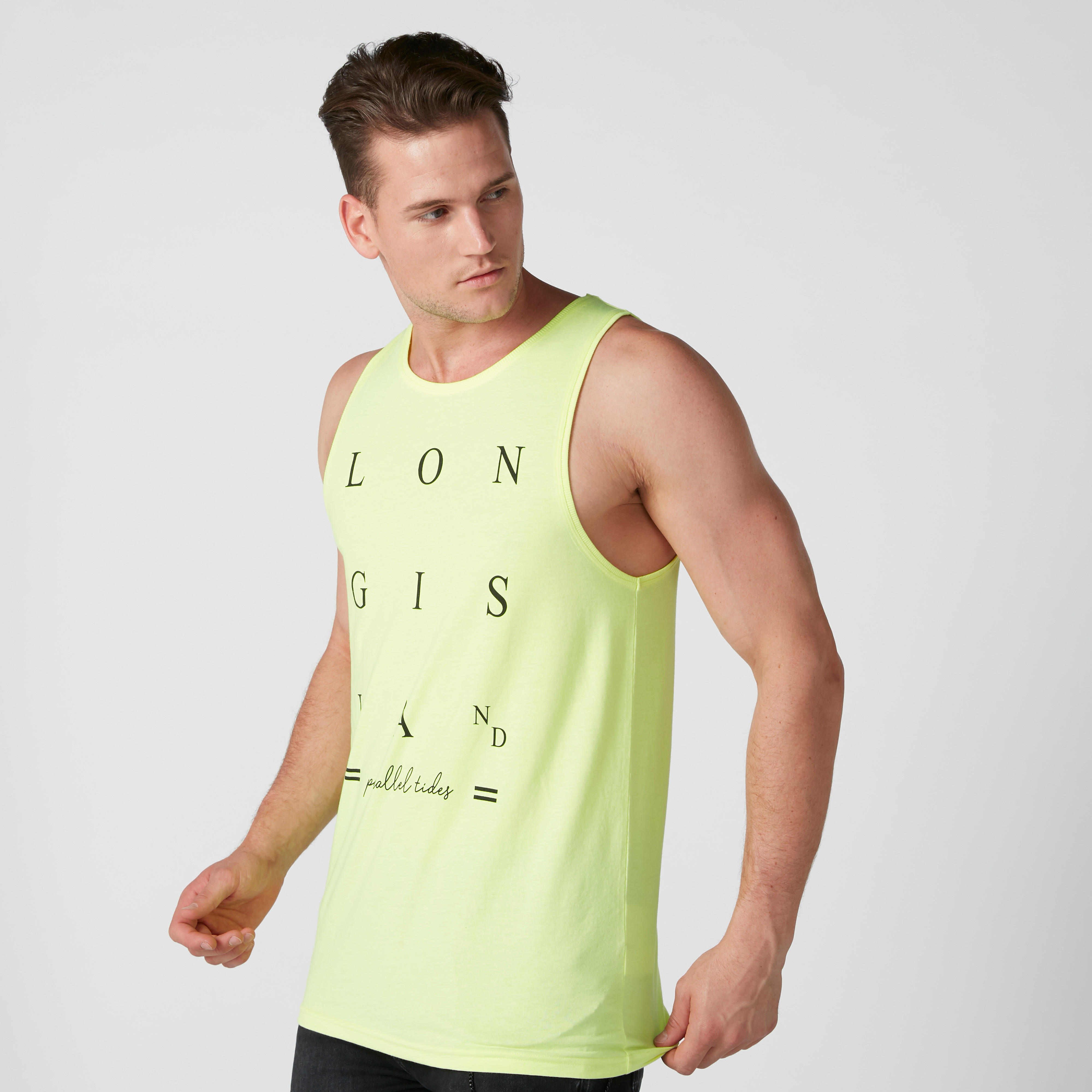 تيشيرت دون أكمام بياقة مستديرة وطبعات نصيّة-men-clothing-tshirtsandpolos-tshirts-image-4