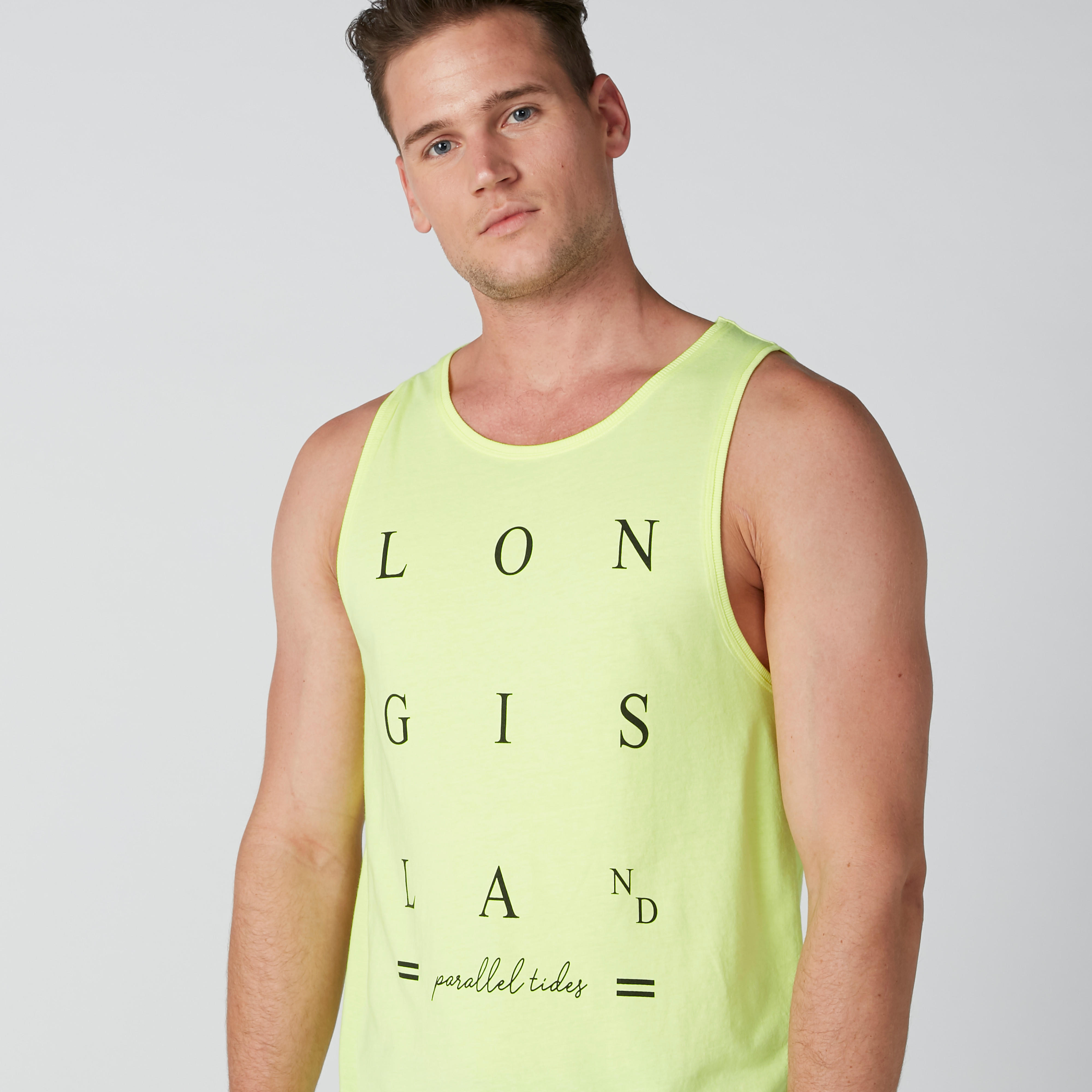 تيشيرت دون أكمام بياقة مستديرة وطبعات نصيّة-men-clothing-tshirtsandpolos-tshirts-image-5