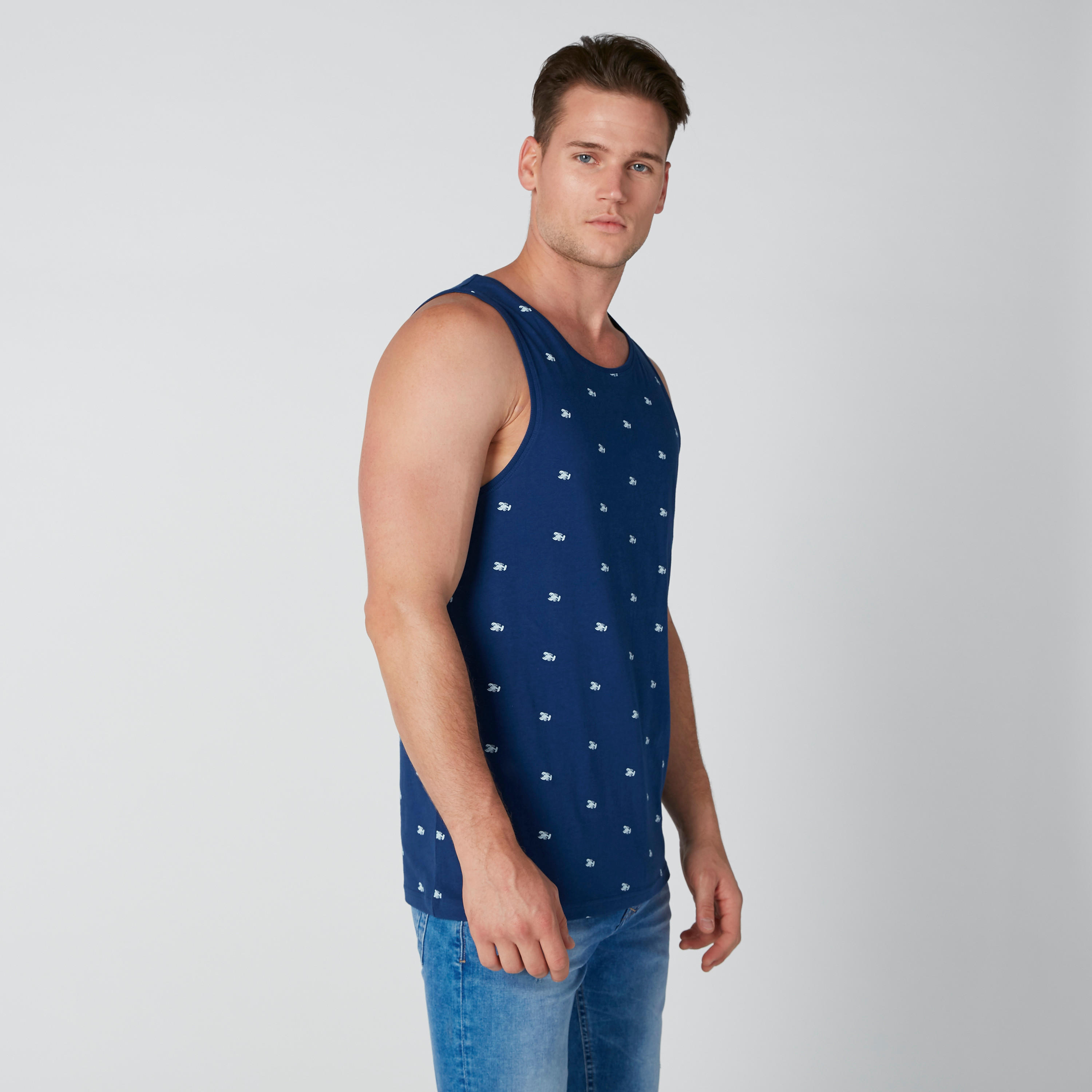 تيشيرت دون أكمام بقصّة سليم وطبعات-men-clothing-tshirtsandpolos-tshirts-image-4