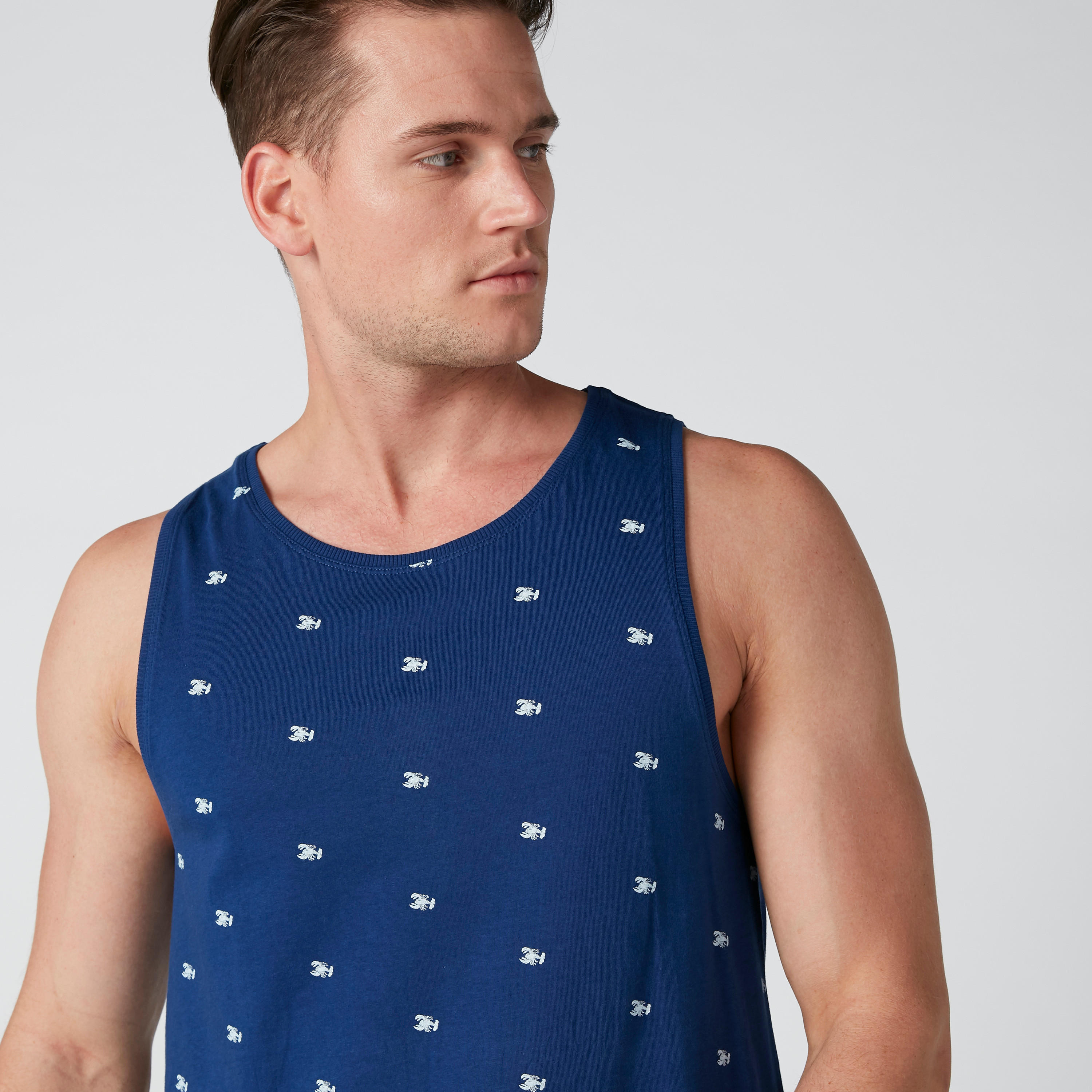 تيشيرت دون أكمام بقصّة سليم وطبعات-men-clothing-tshirtsandpolos-tshirts-image-5