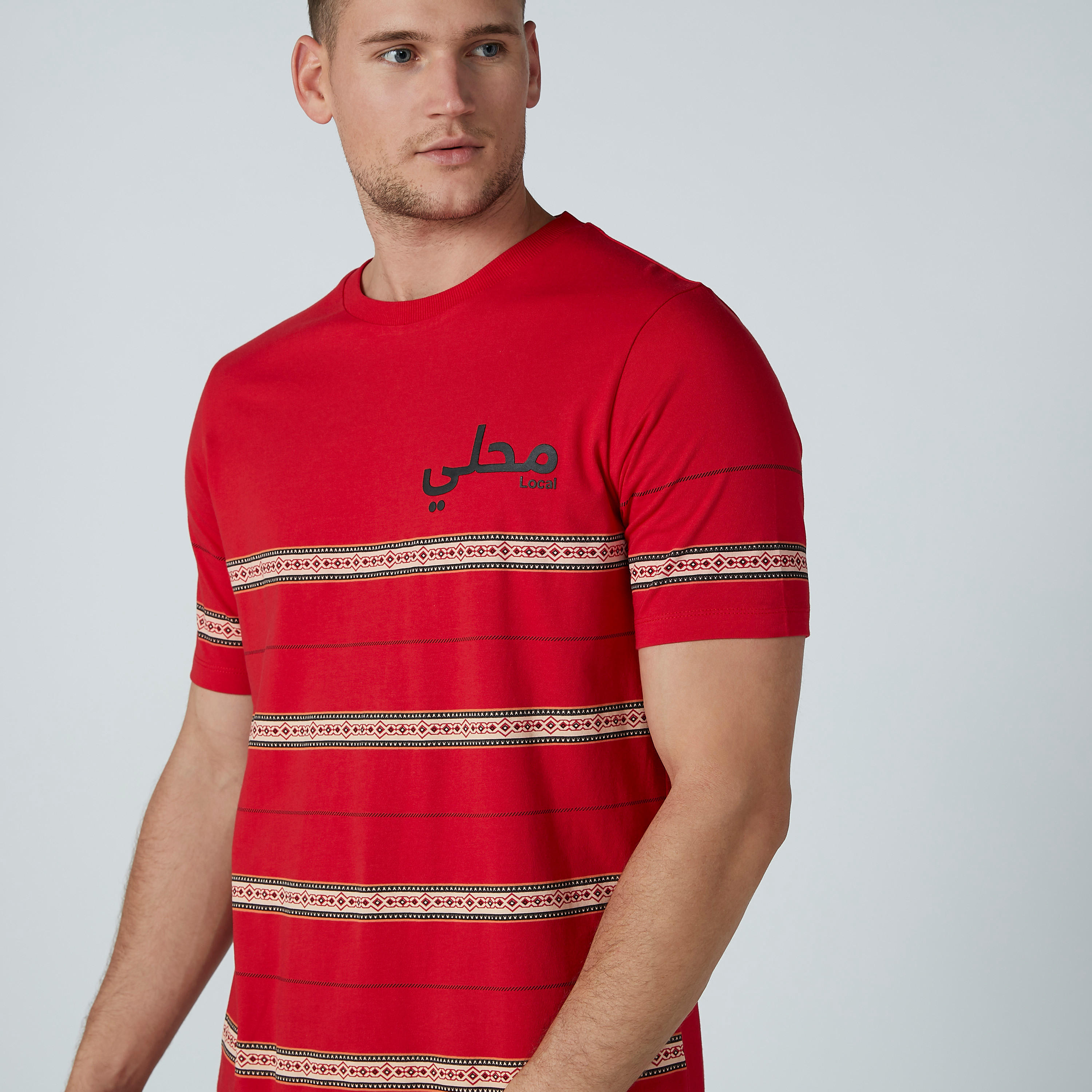 تيشيرت مستدام بياقة مستديرة وأكمام قصيرة وطبعات-men-clothing-tshirtsandpolos-tshirts-image-2
