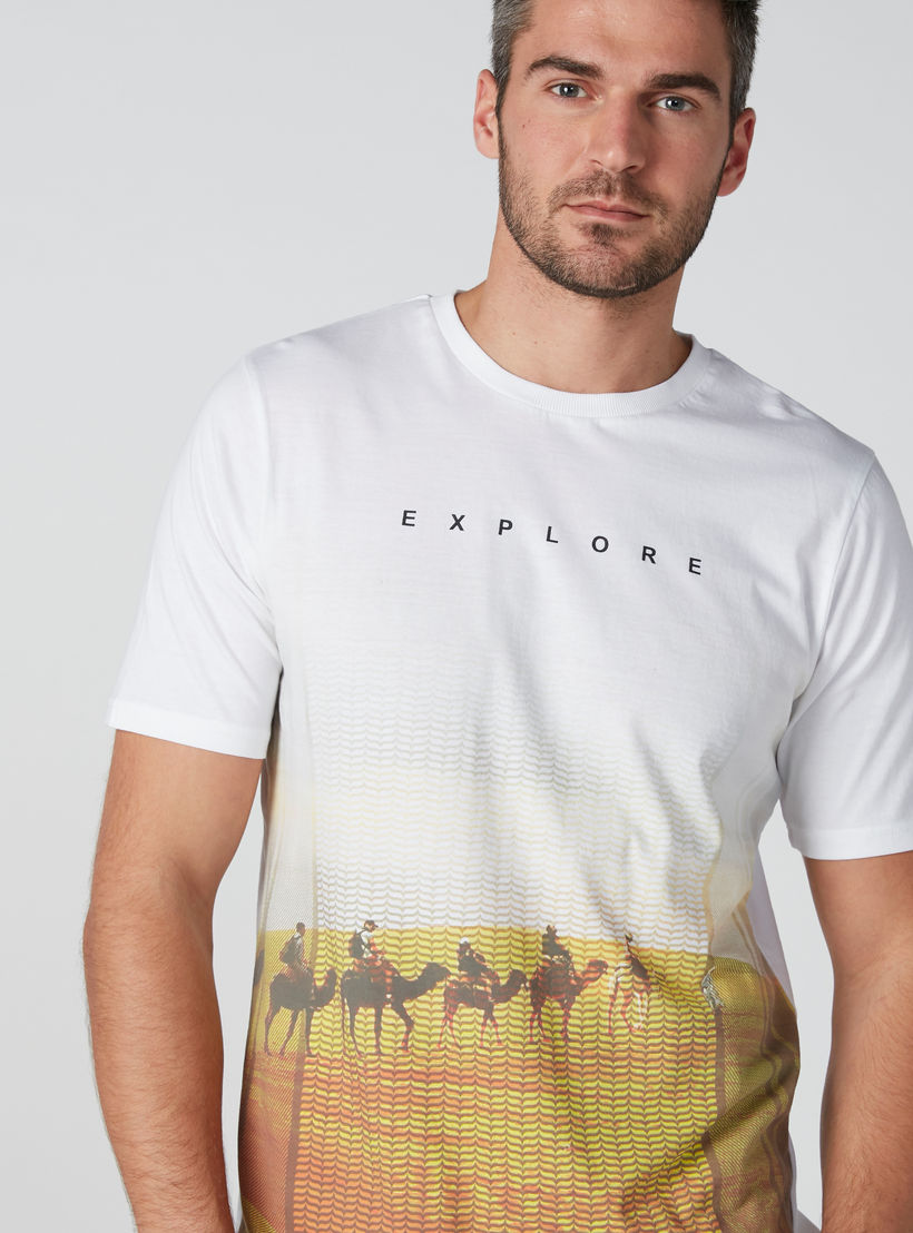 تيشيرت مستدام بياقة مستديرة وأكمام قصيرة وطبعات-men-clothing-tshirtsandpolos-tshirts-image-4
