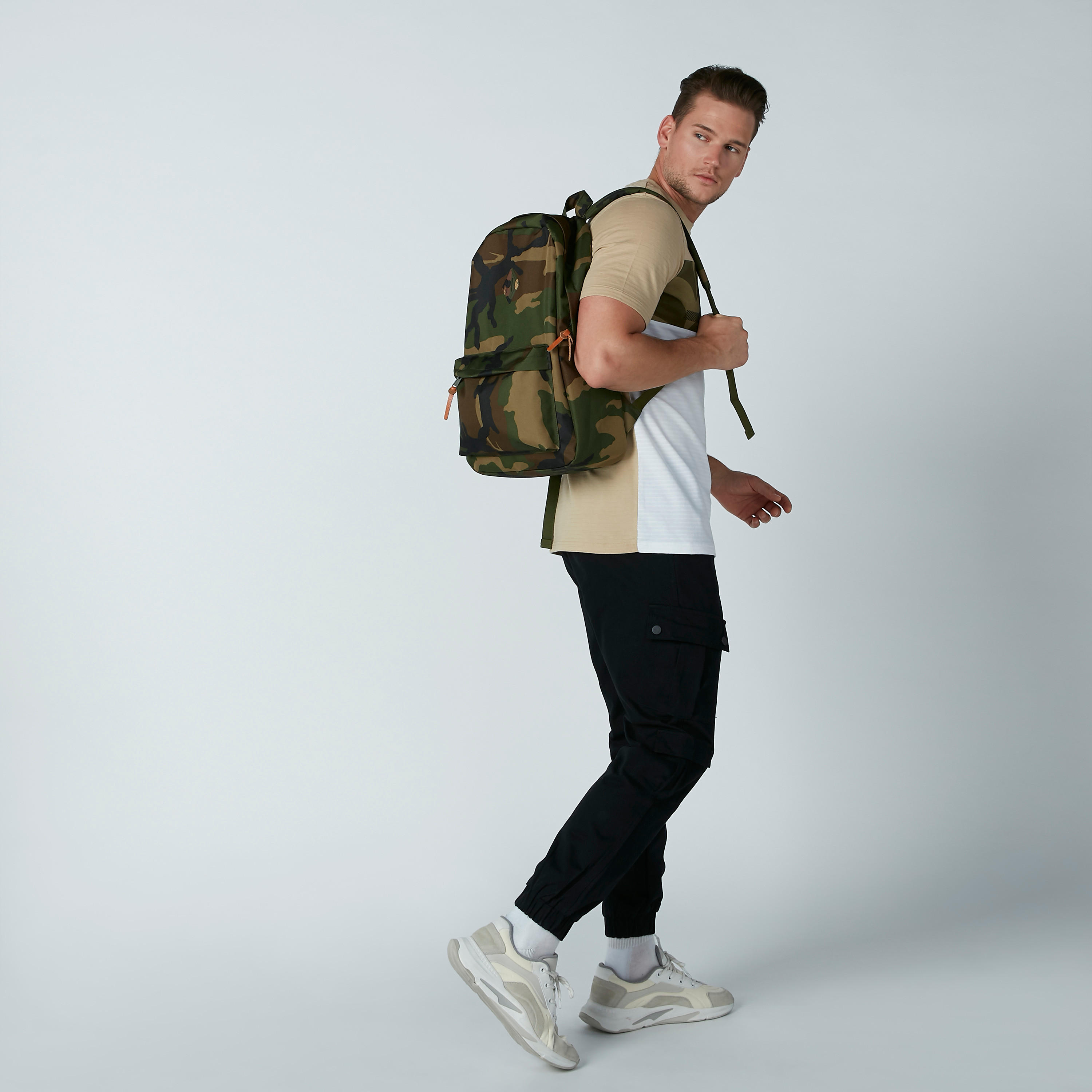 تيشيرت مستدام بياقة مستديرة وأكمام قصيرة وطبعات-men-clothing-tshirtsandpolos-tshirts-image-1