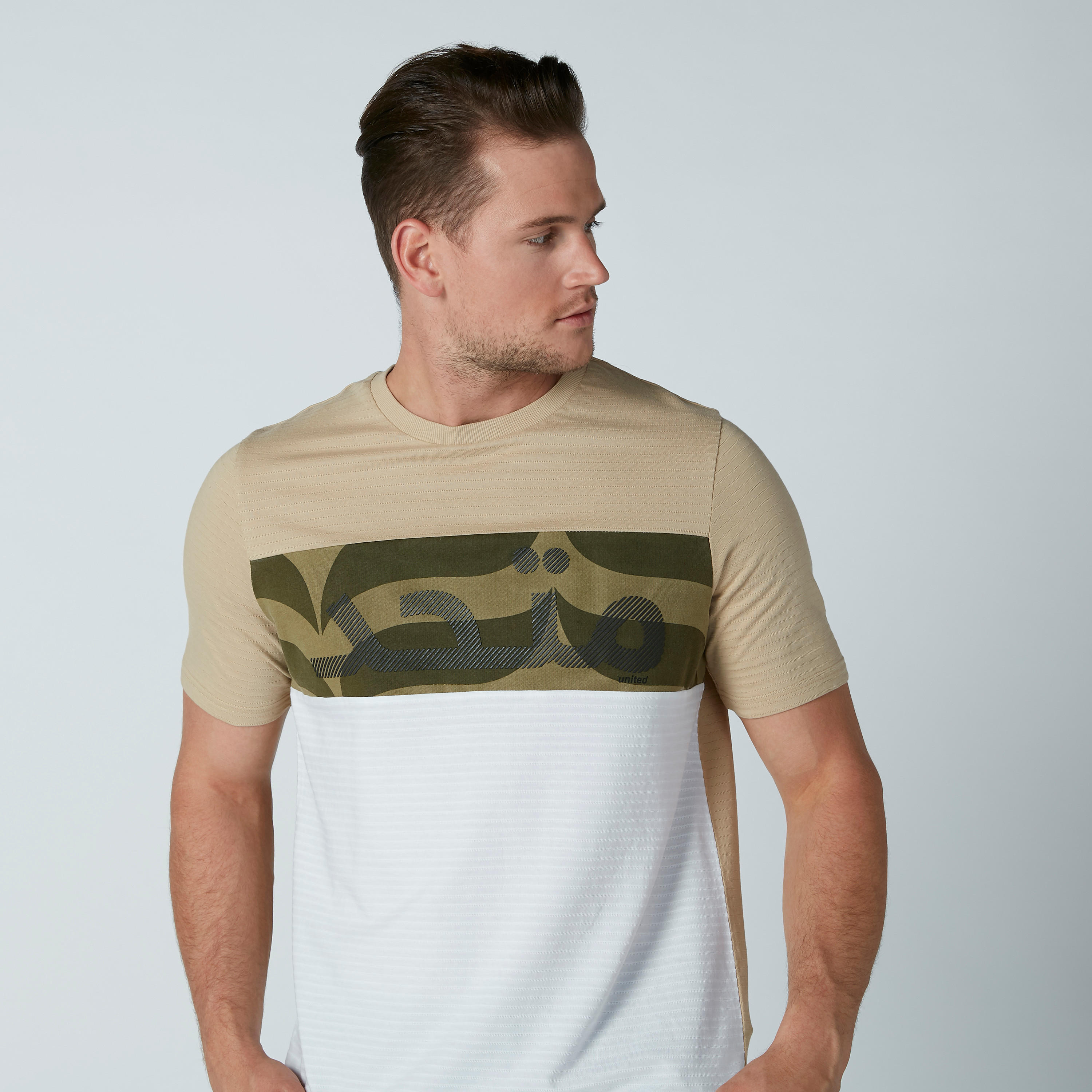 تيشيرت مستدام بياقة مستديرة وأكمام قصيرة وطبعات-men-clothing-tshirtsandpolos-tshirts-image-2
