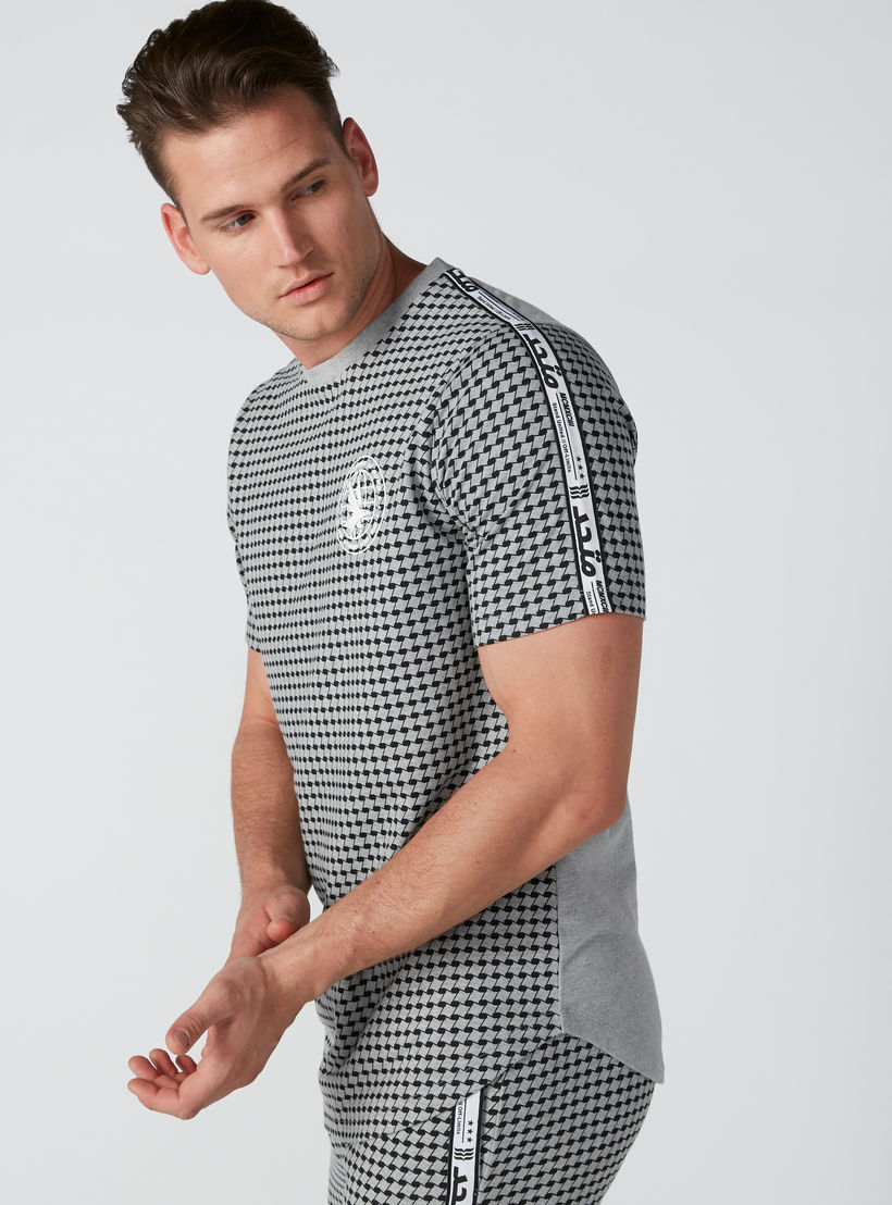 تيشيرت مستدام بأكمام قصيرة وشريطة وطبعات-men-clothing-tshirtsandpolos-tshirts-image-3